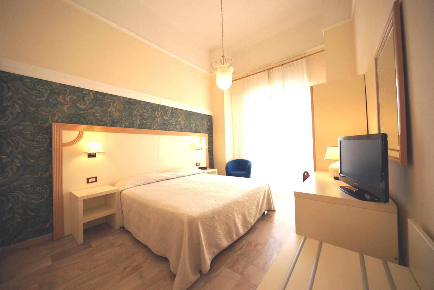 Double or Twin Room with Sea View - Photo 2