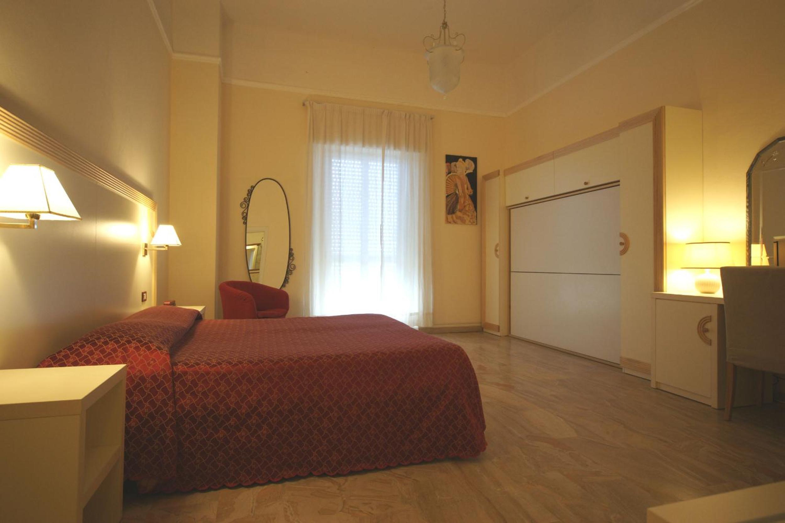 Quadruple Room with Sea View - Photo 5