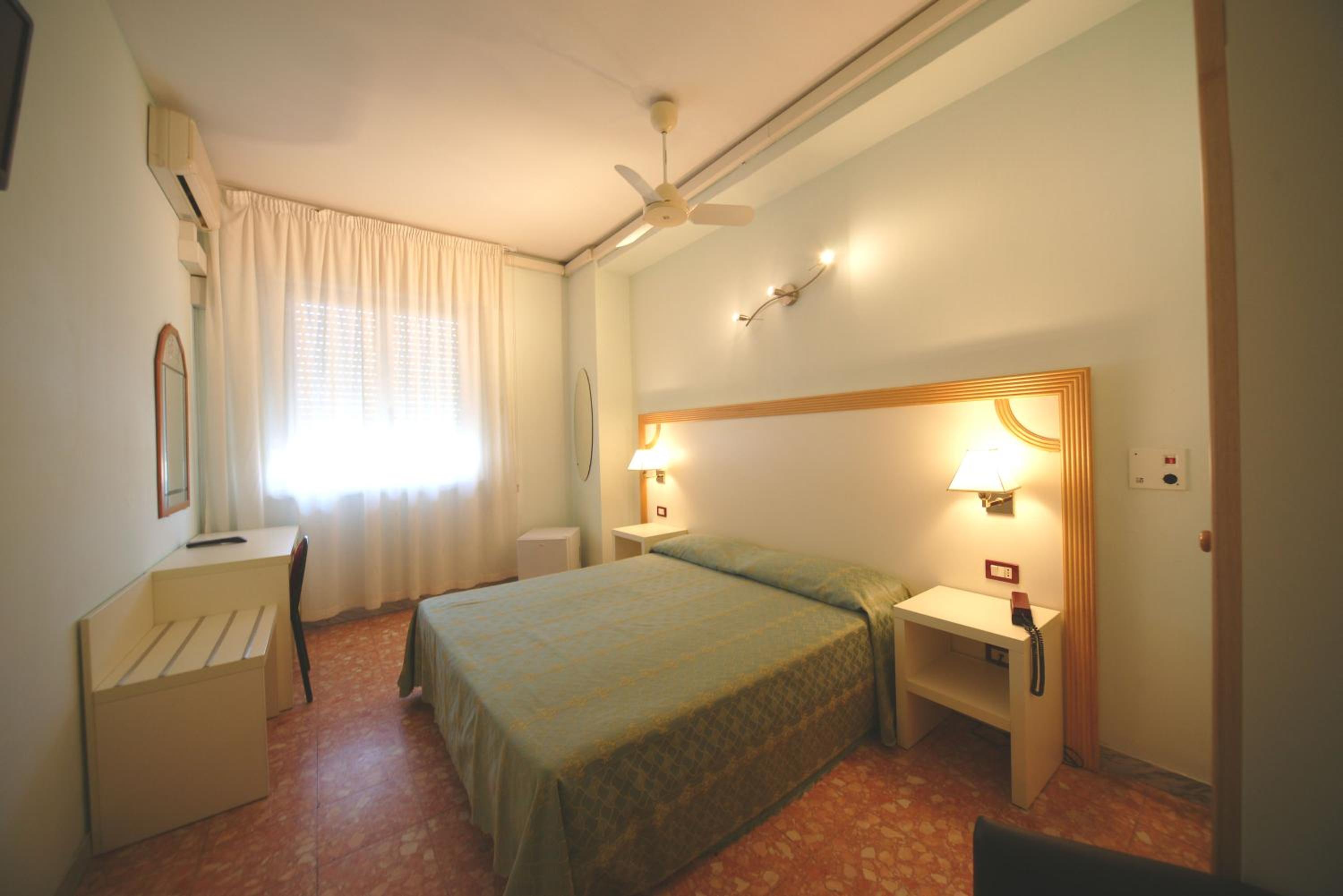 Double or Twin Room photo 3