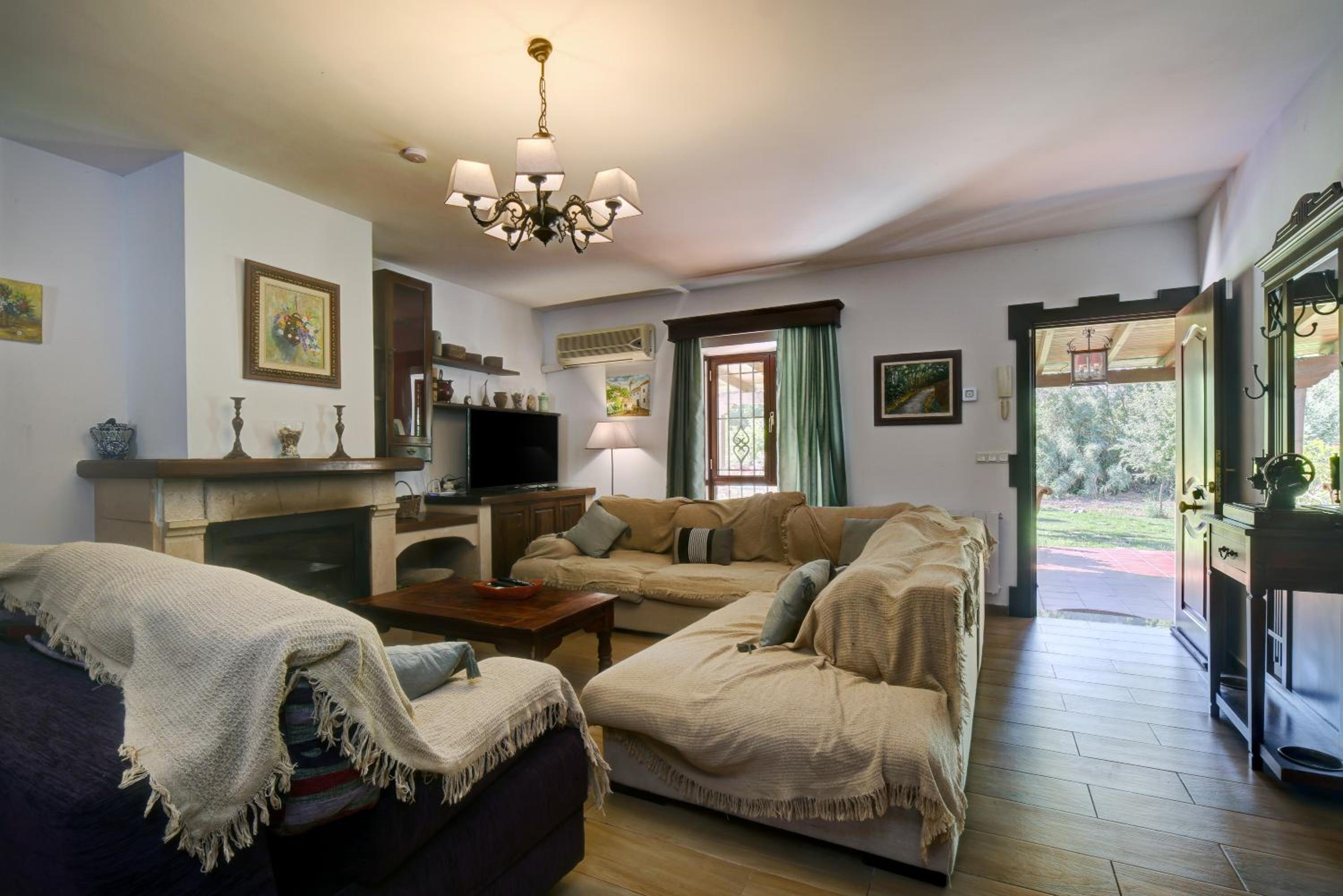 Three-Bedroom House - Photo 1