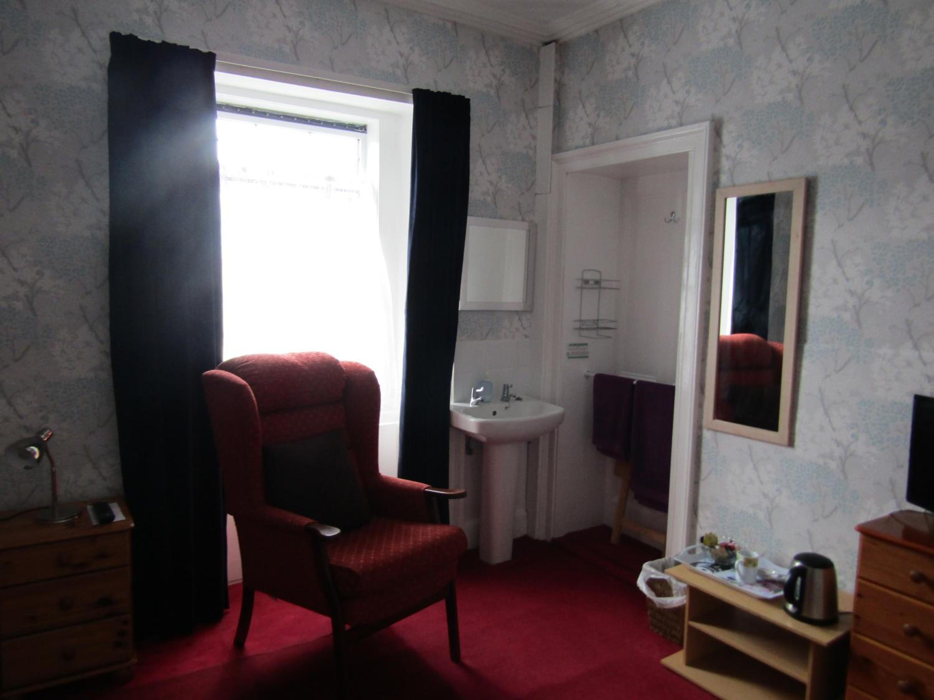 Single Room with Shared Shower and Toilet photo 2