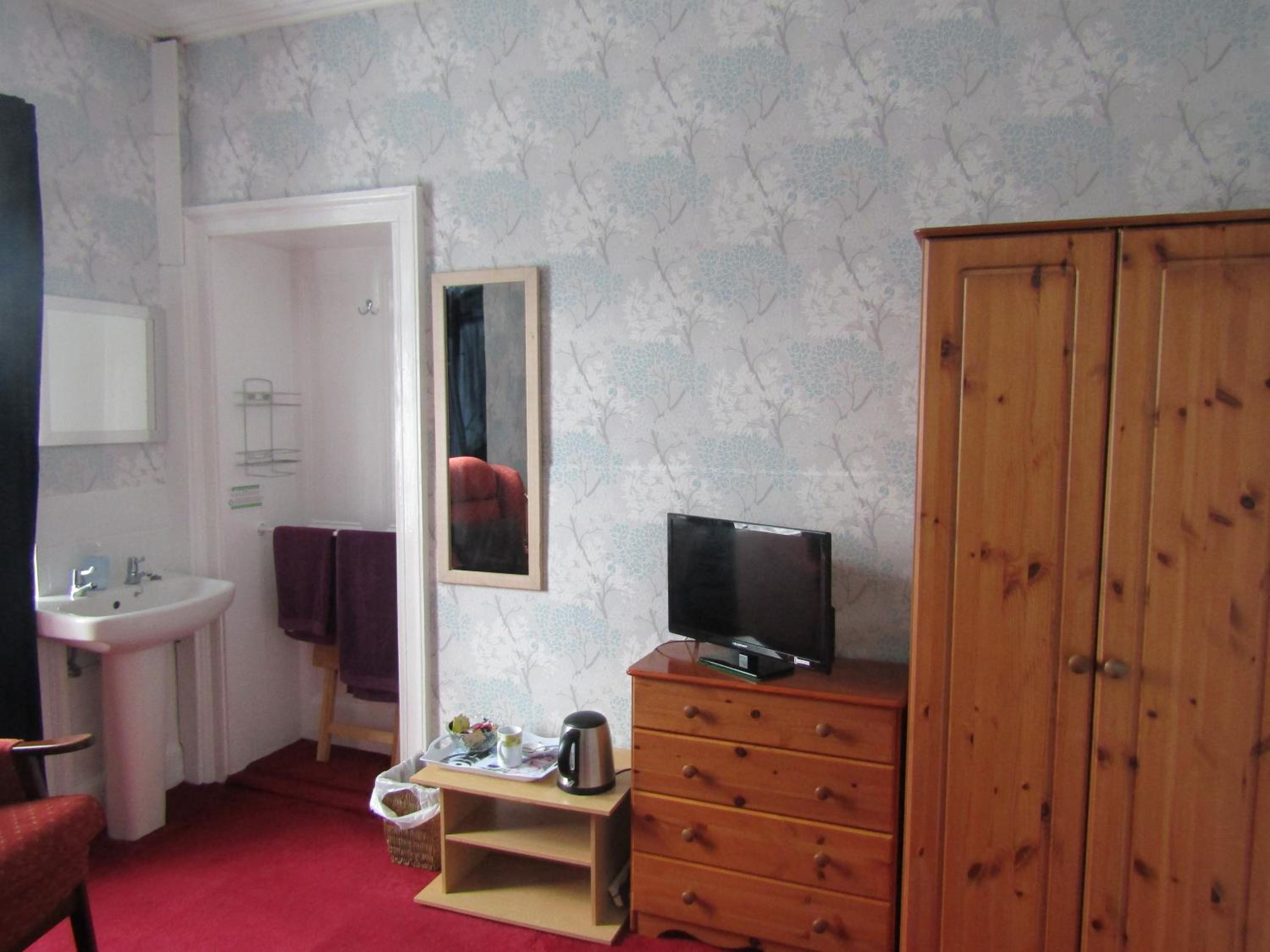 Single Room with Shared Shower and Toilet photo 3