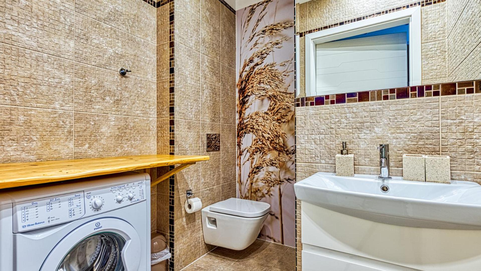 One-Bedroom Apartment - Photo 1