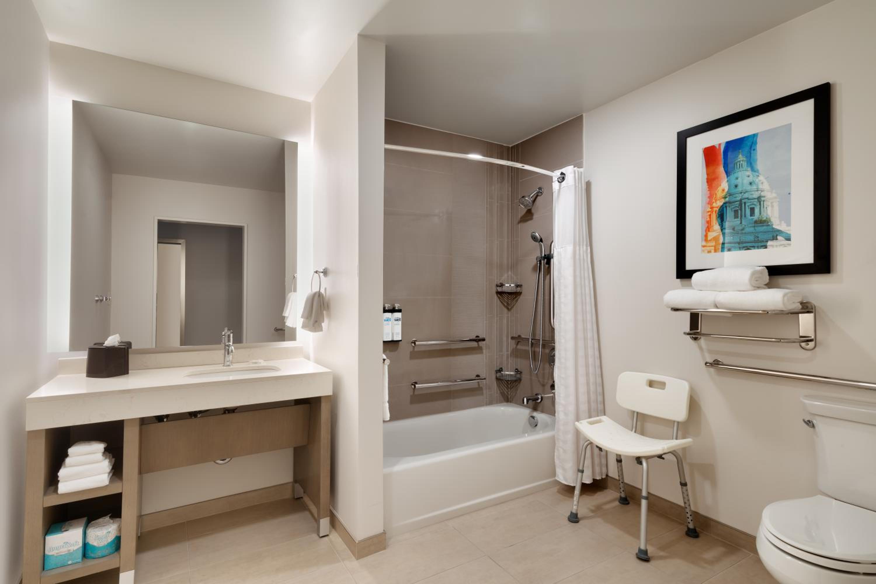 King Studio Suite with Kitchen, Tub and Sofa Bed - Disability Access - Photo 4