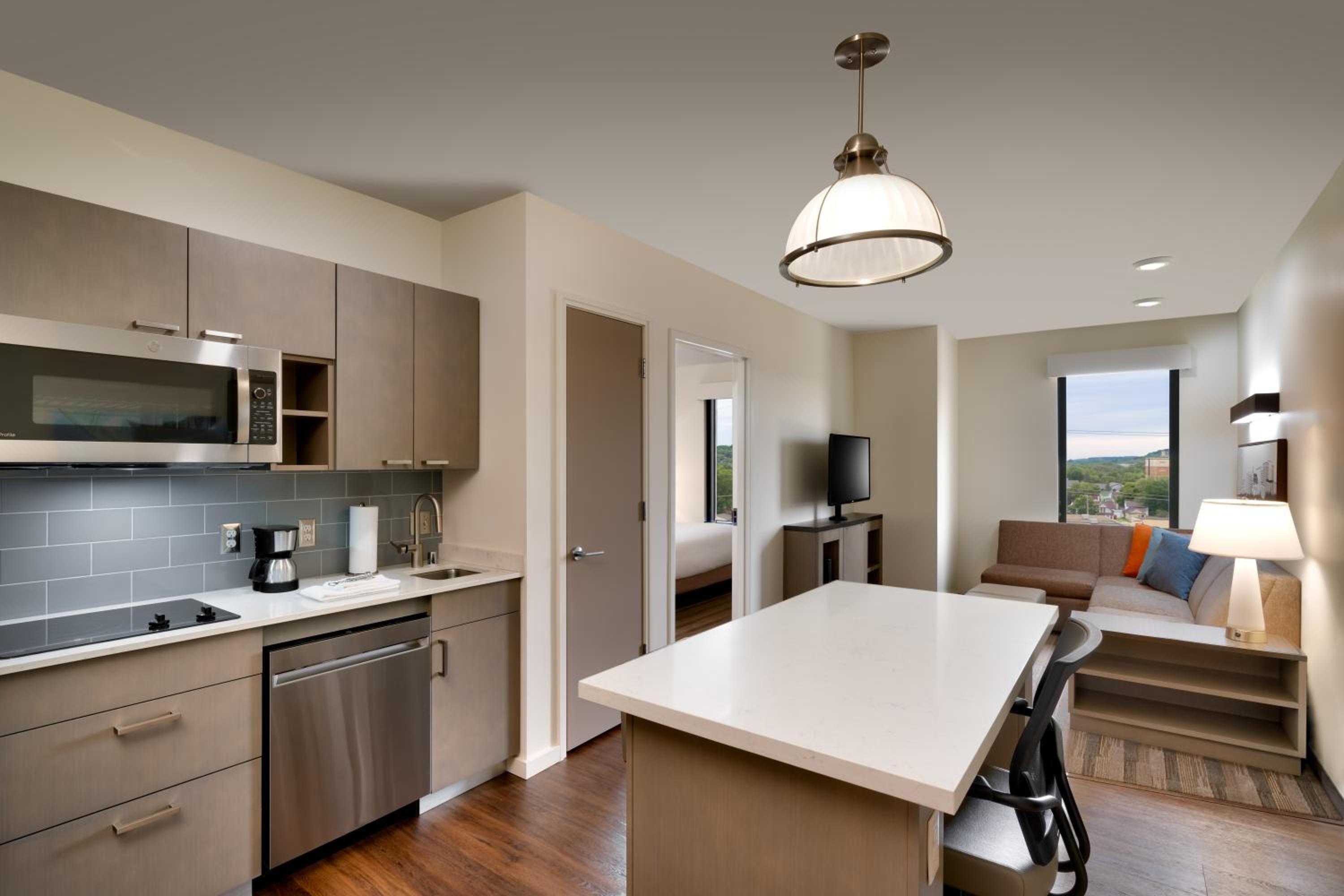 One-Bedroom King Suite with Sofa Bed and Kitchen - Photo 3