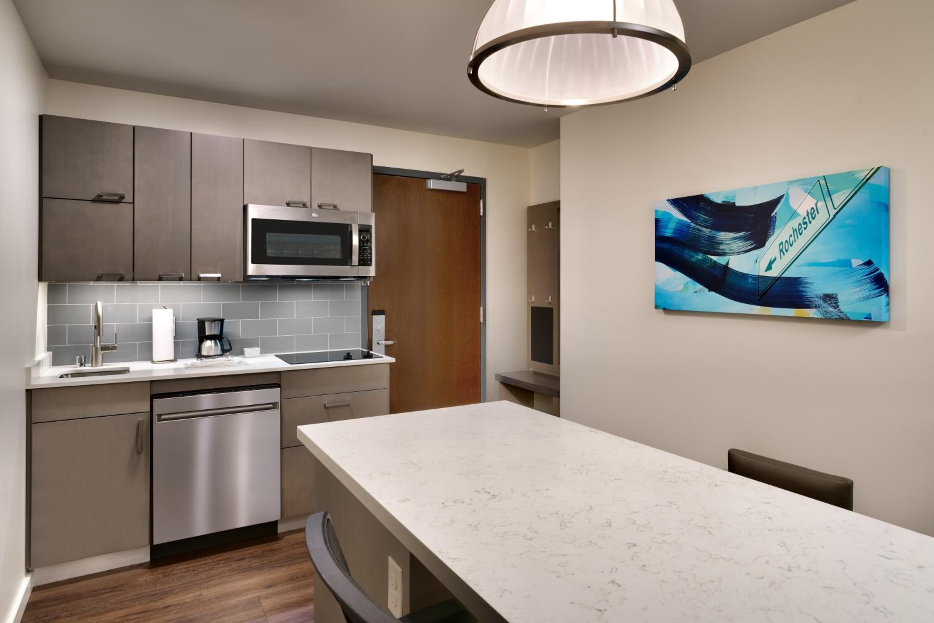 King Studio Suite with Kitchen and Sofa Bed - Photo 4