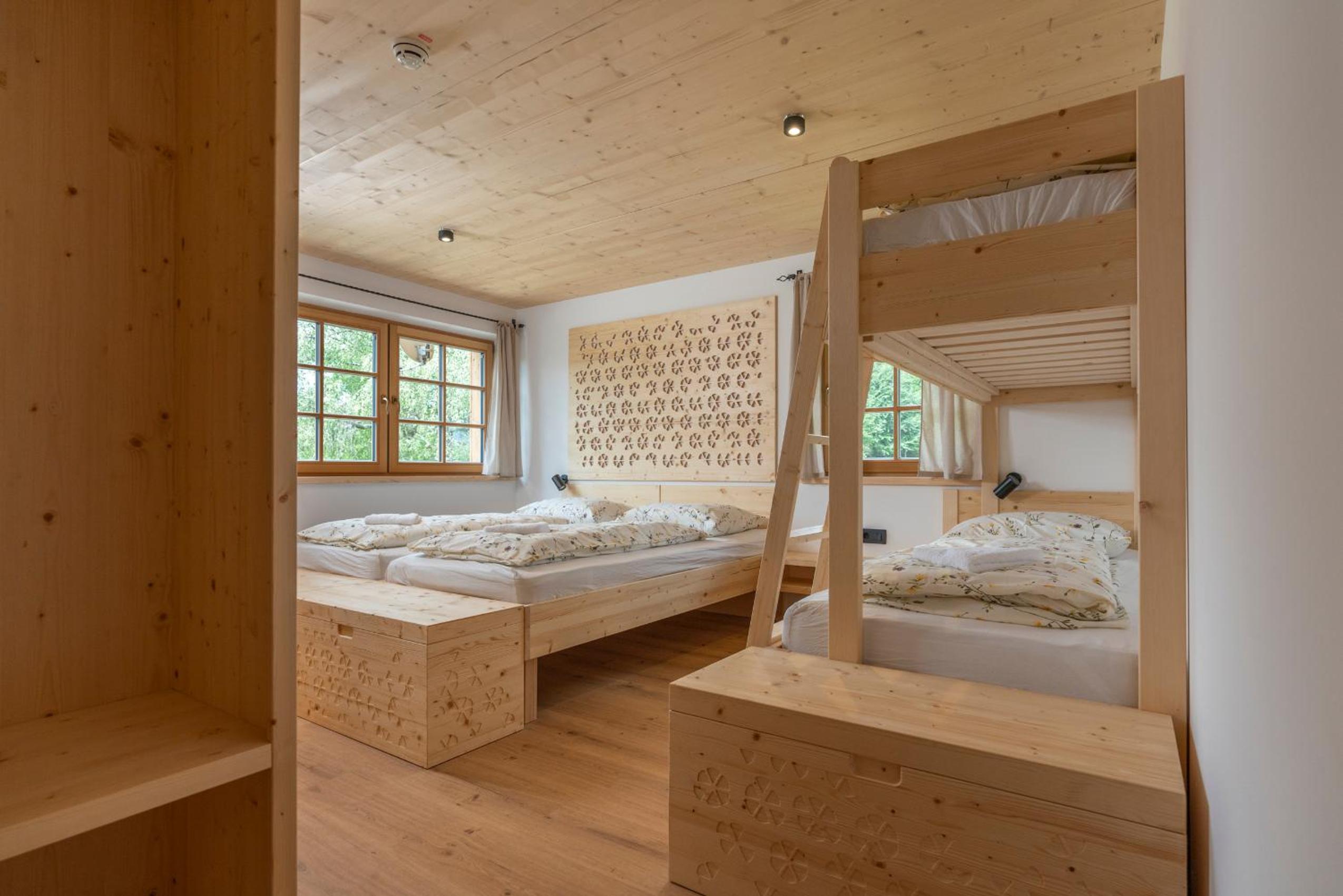 Quadruple Room with Private Bathroom - Photo 7