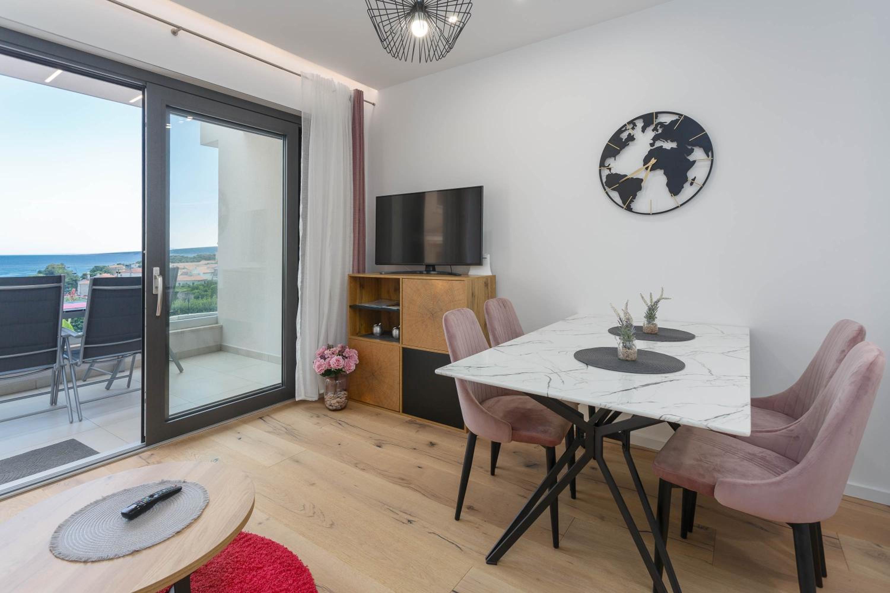 One Bedroom Apartment with Seaview  photo 3