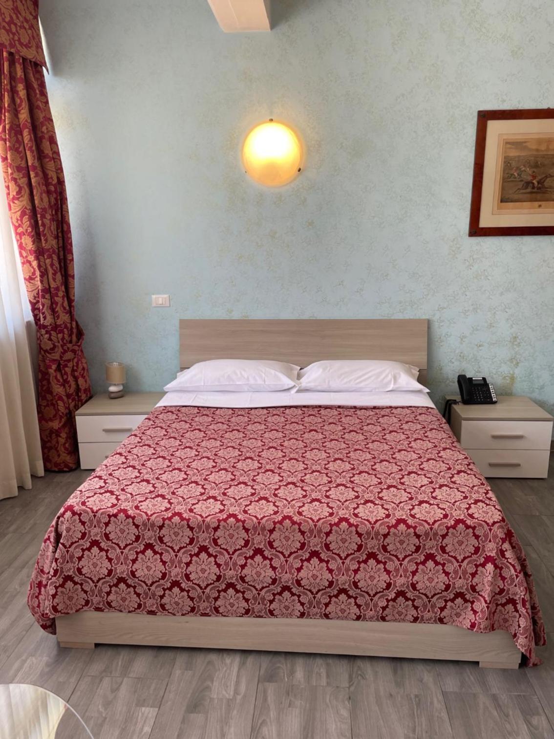 Double or Twin Room - Photo 4