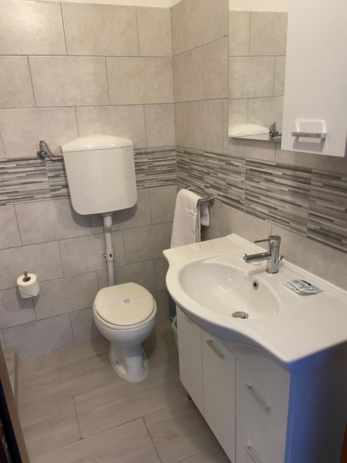 Double or Twin Room - Photo 10