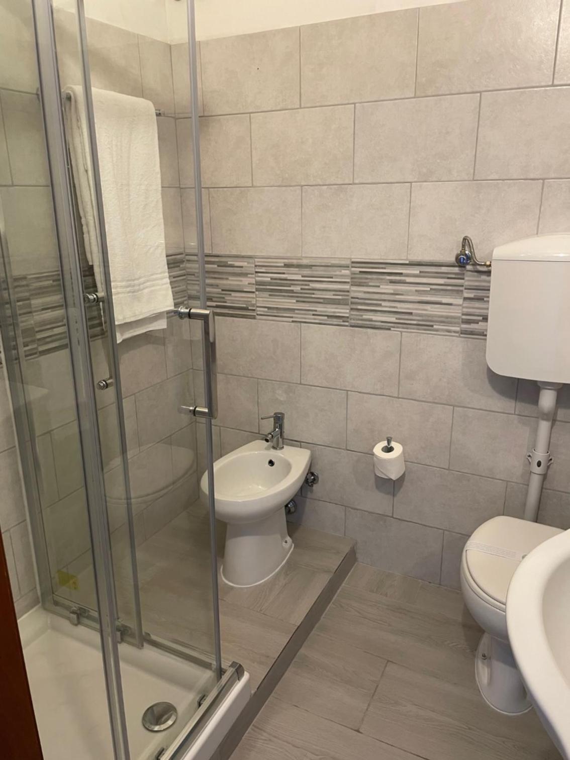 Double or Twin Room - Photo 11
