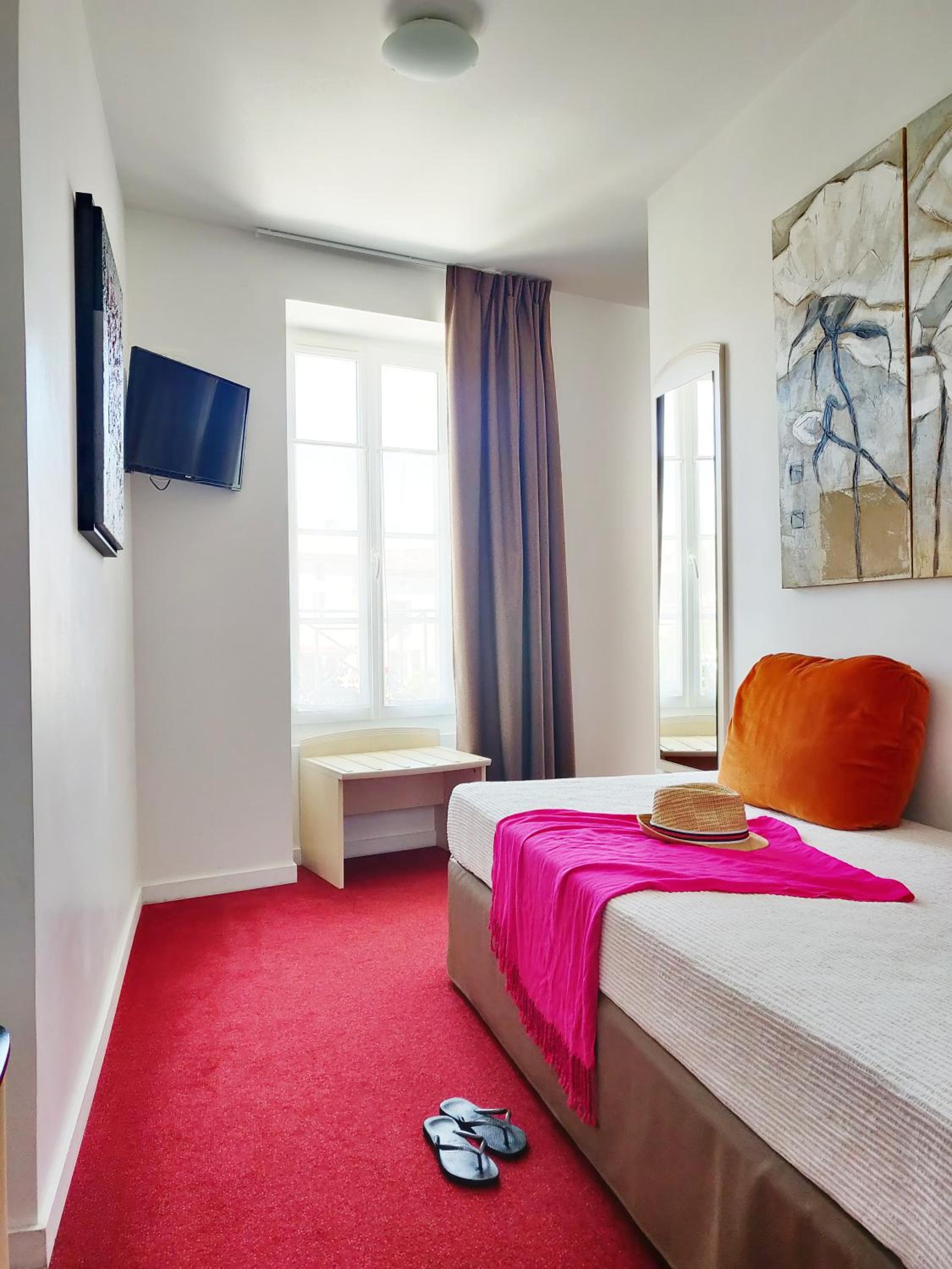 Family Suite (3 Adults)