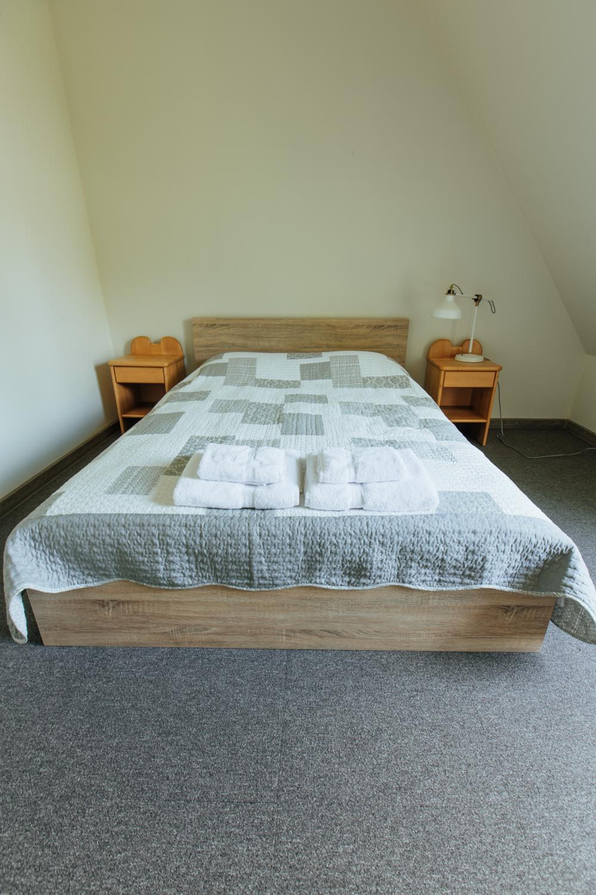 Large Double Room - Photo 6