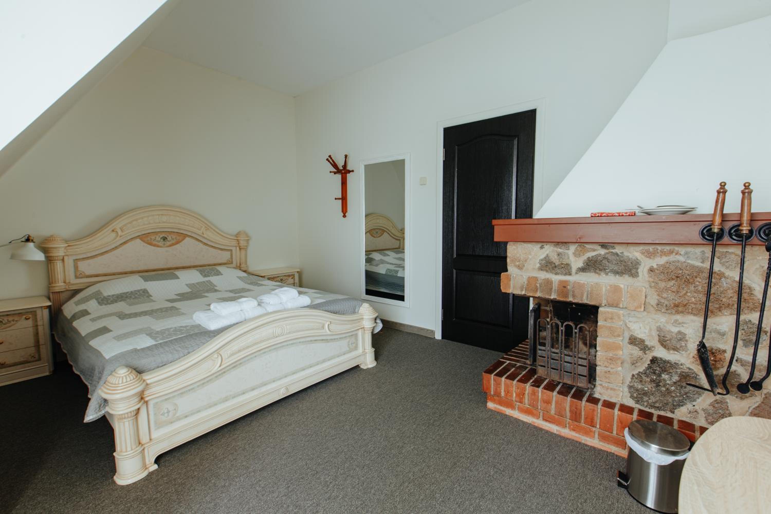 Double Room - Photo 5