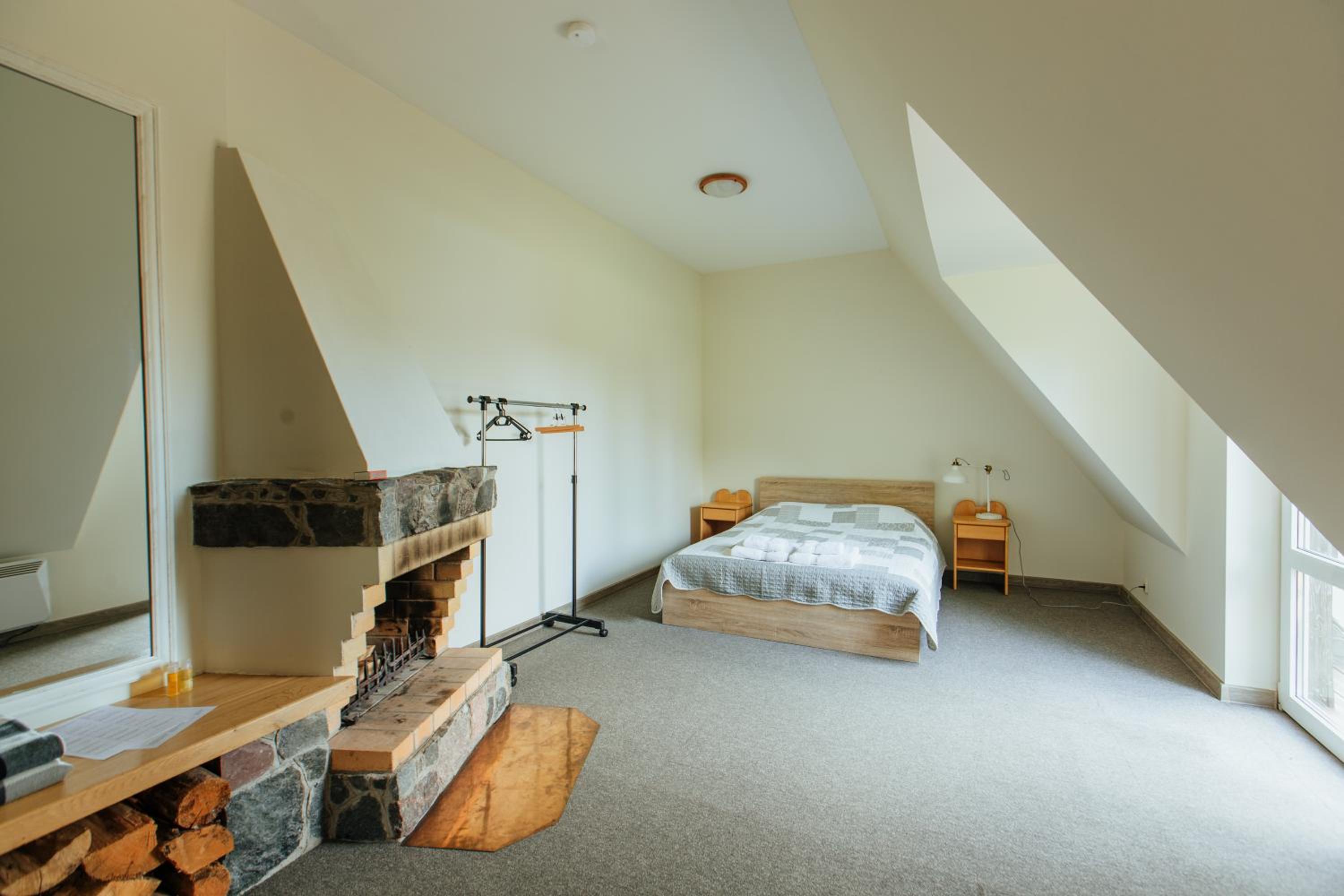 Large Double Room - Photo 3