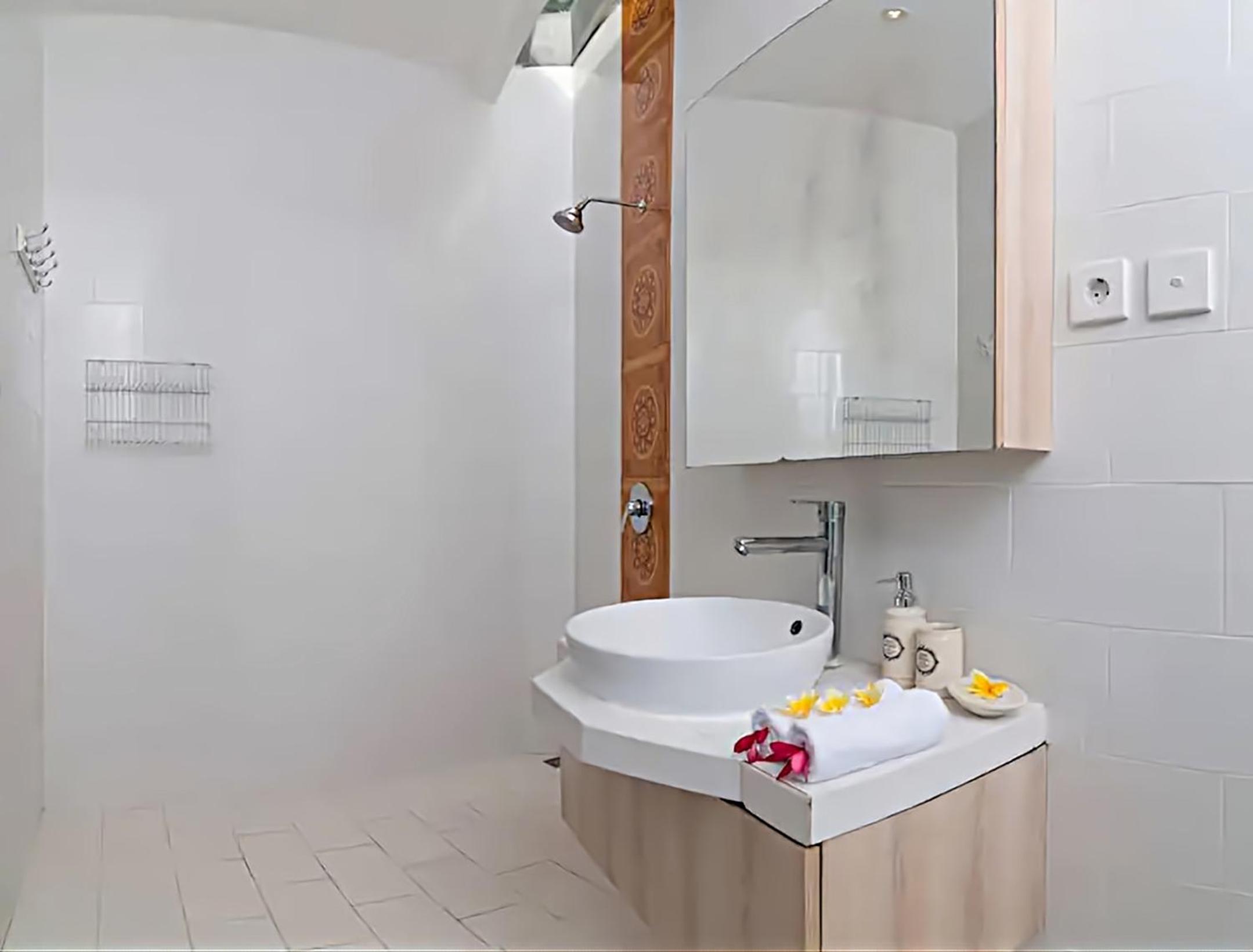 Three-Bedroom Villa - Photo 10