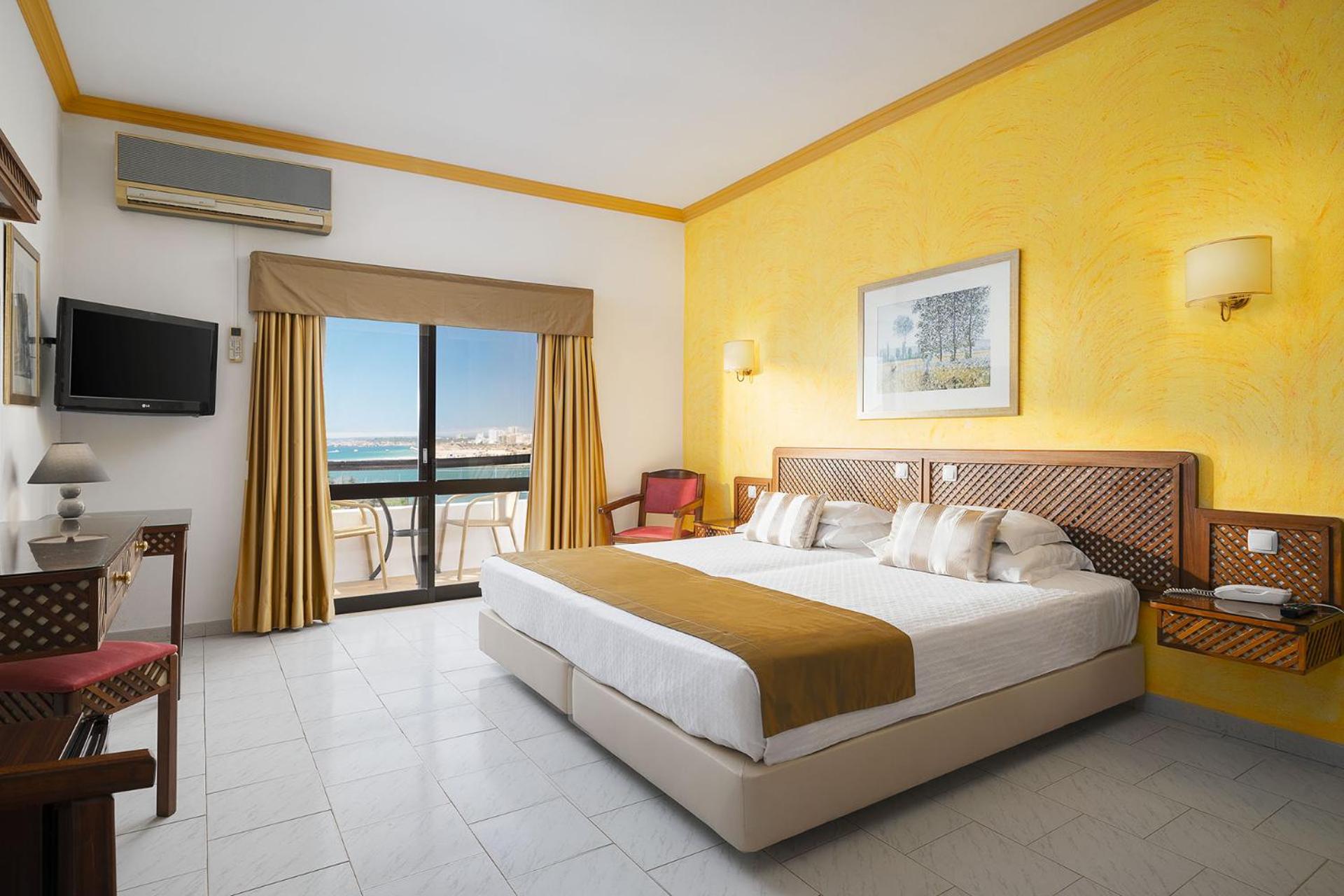 Double or Twin Room with Sea View - Photo 1