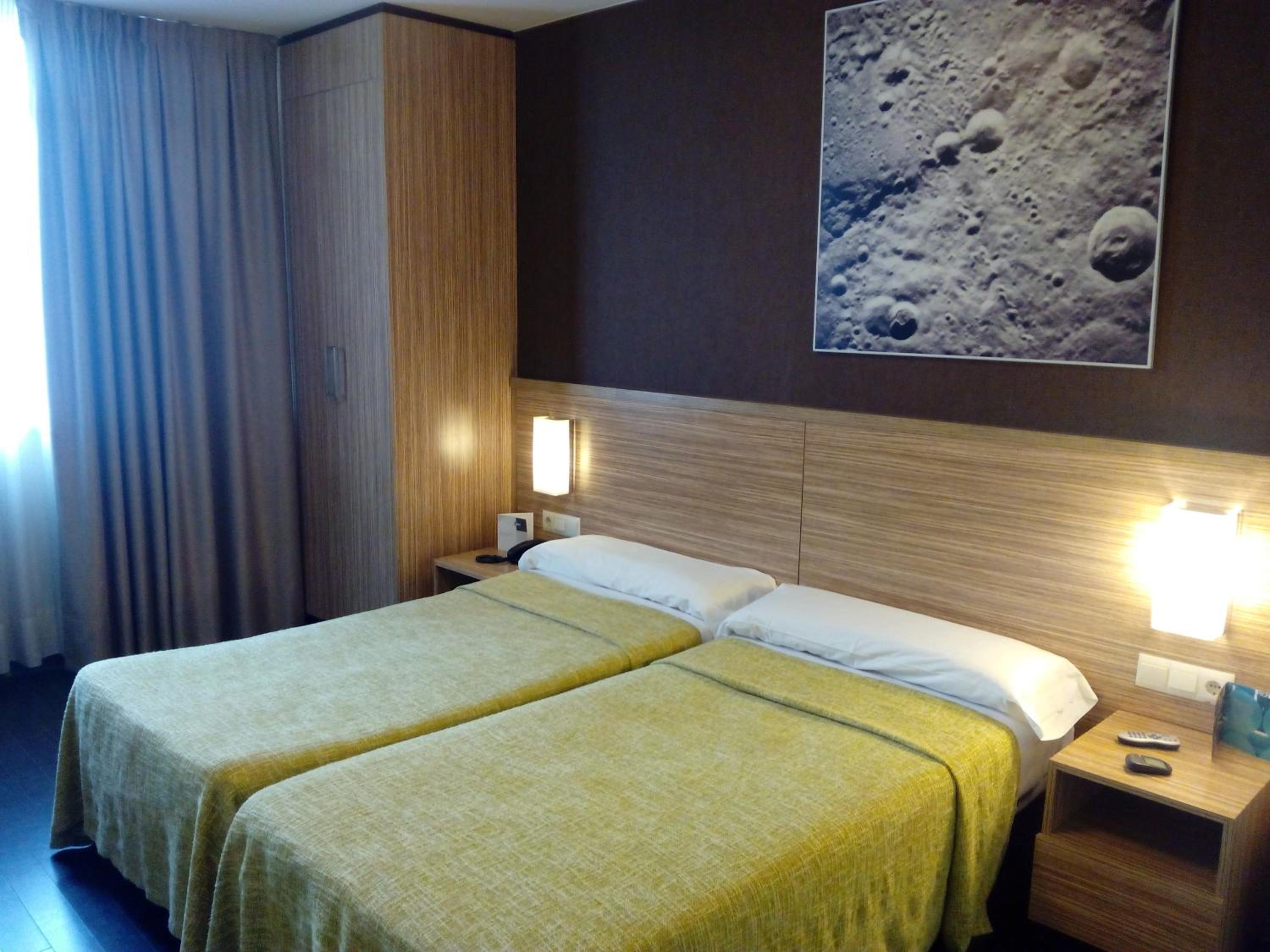 Double or Twin Room - Photo 9