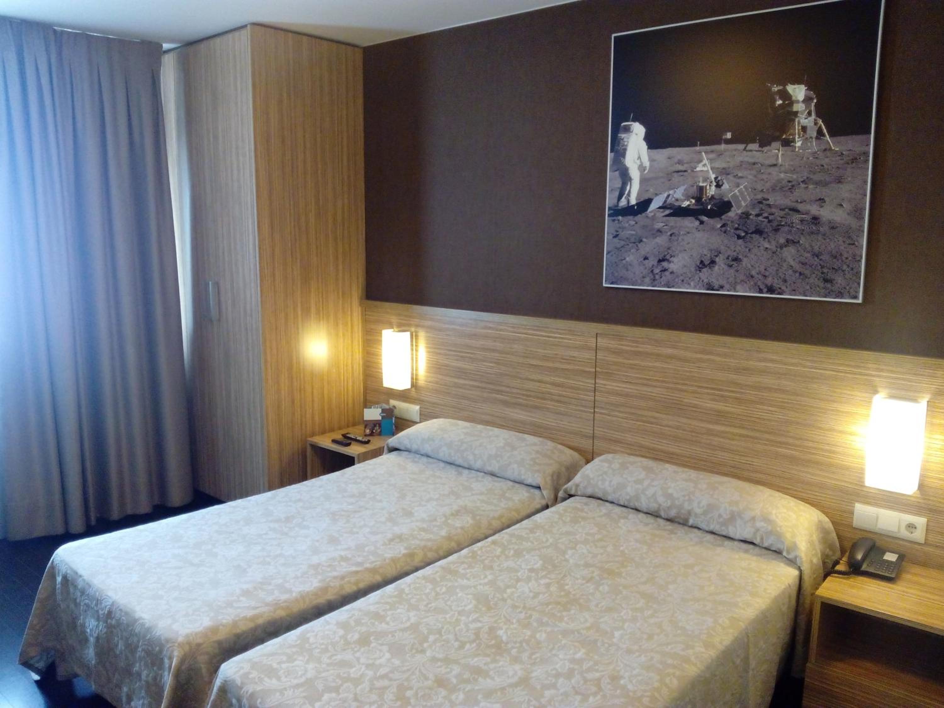Double or Twin Room - Photo 11