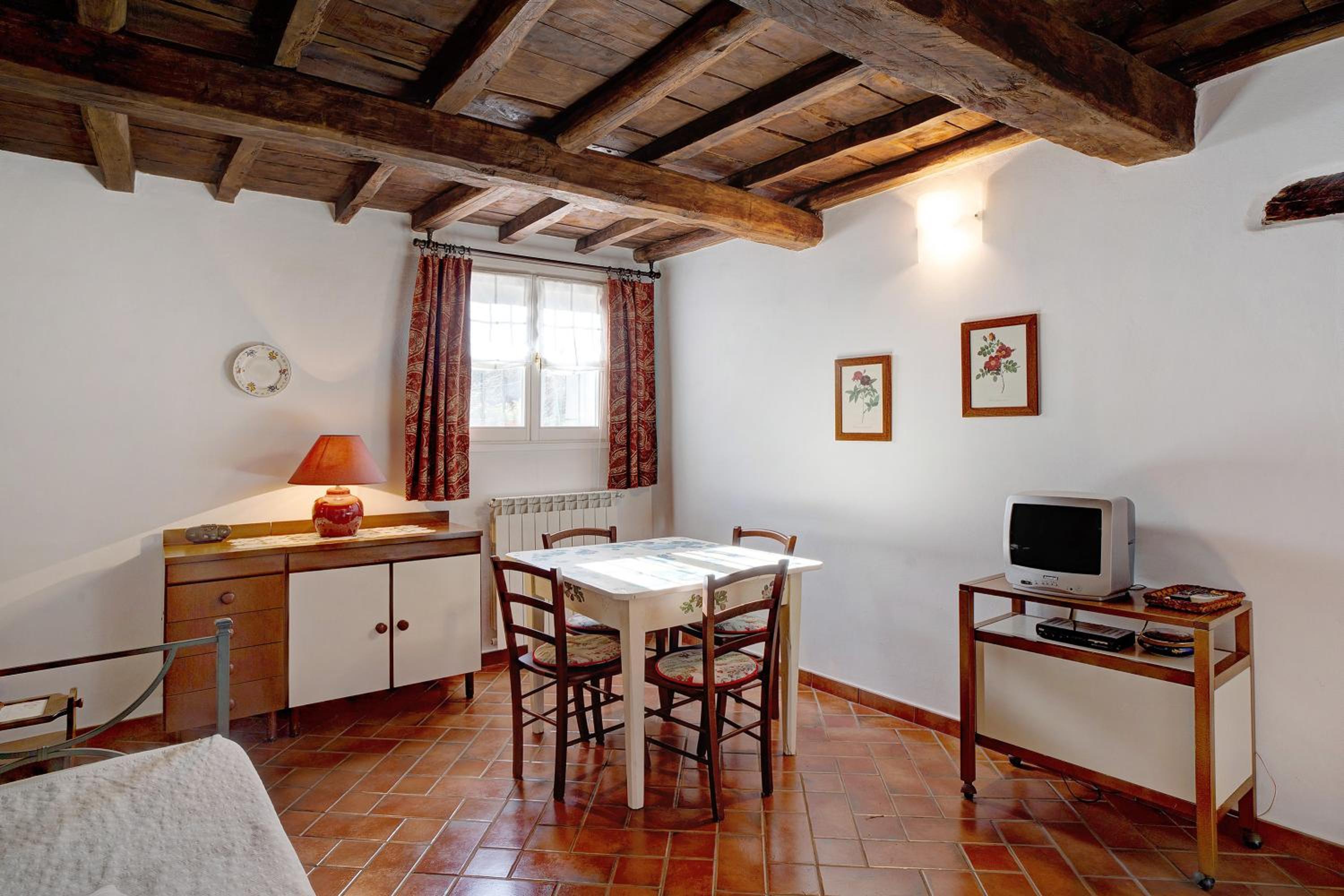 One-Bedroom Apartment with Garden photo 2