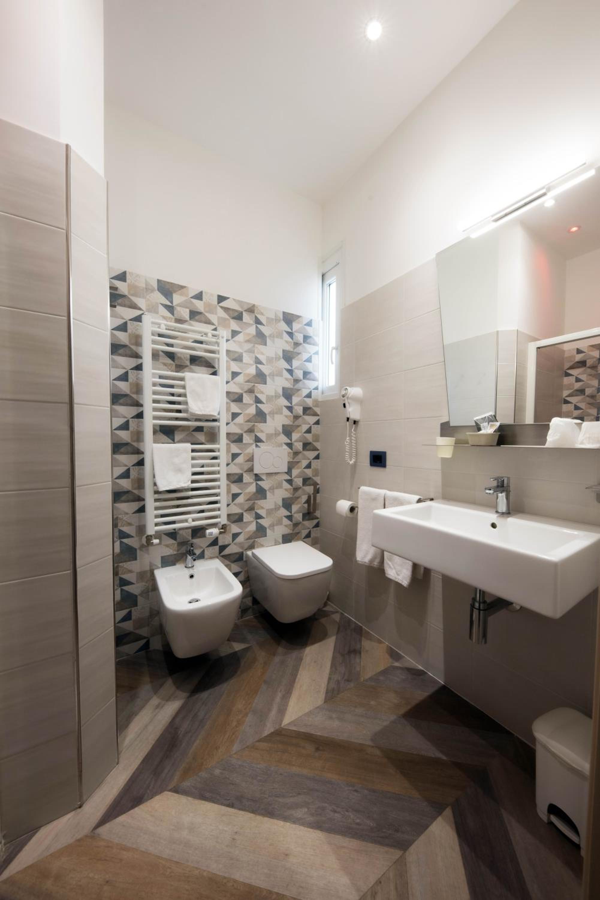 Superior Double or Twin Room - Photo 16