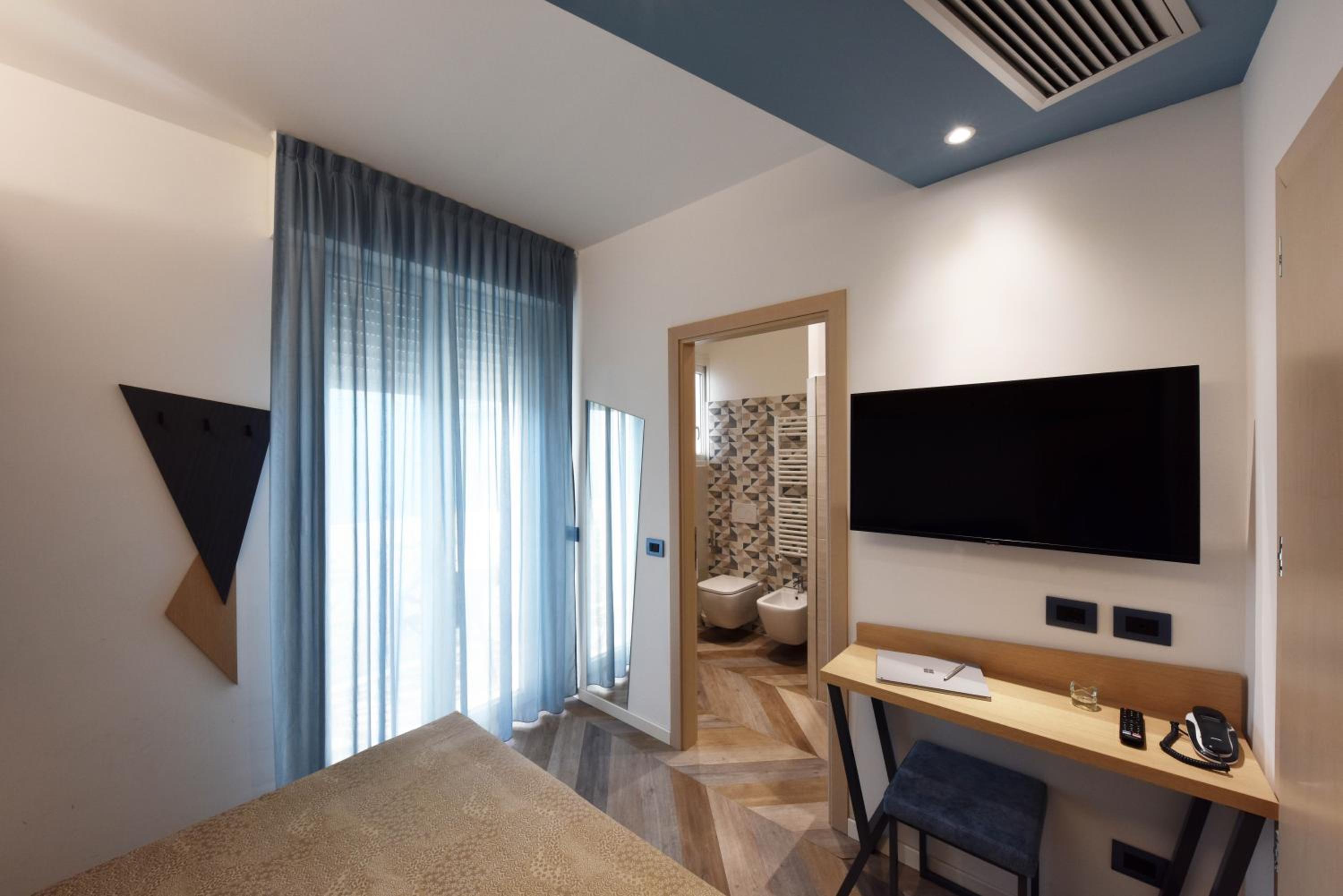 Superior Double or Twin Room - Photo 8