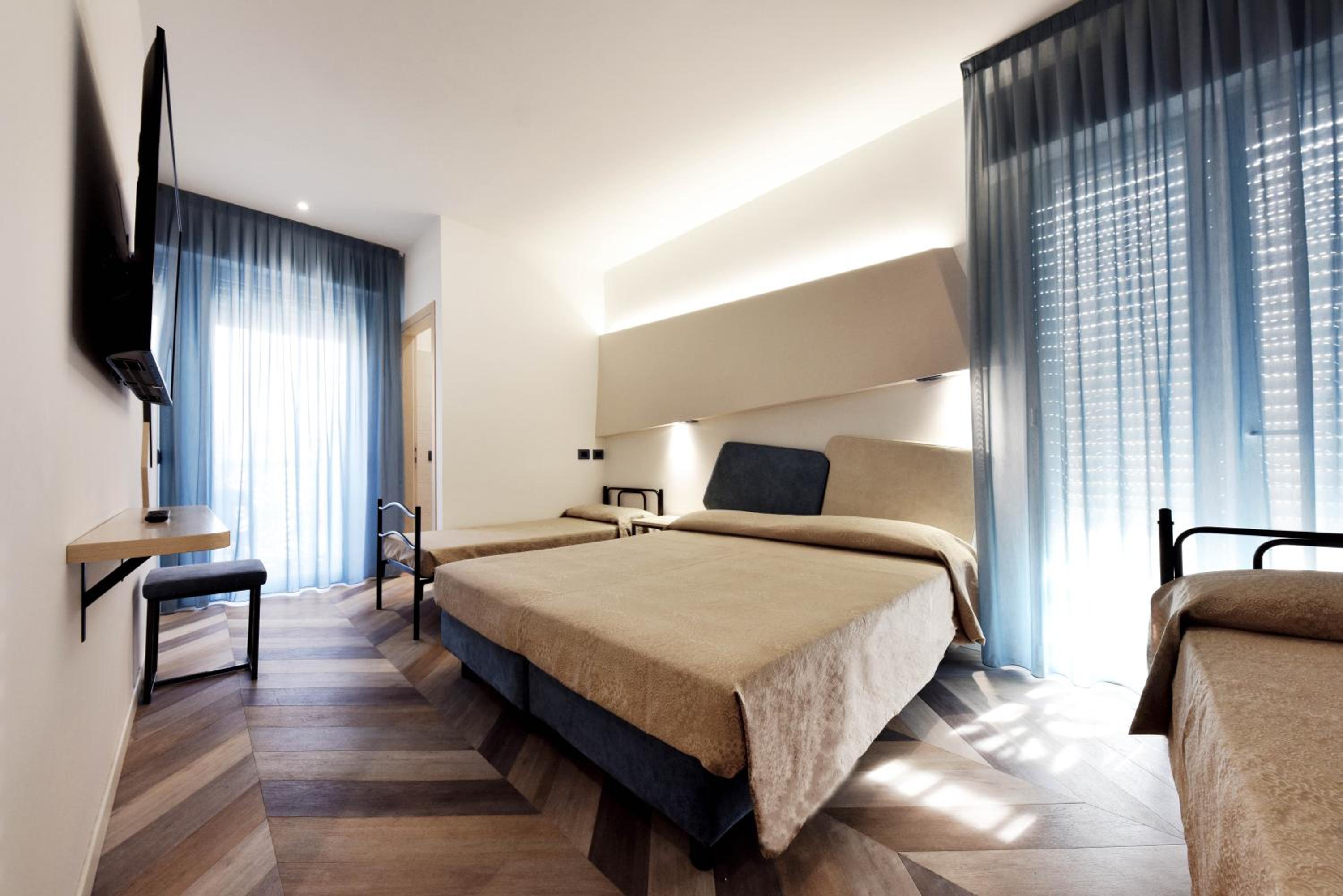 Triple Room - Photo 8