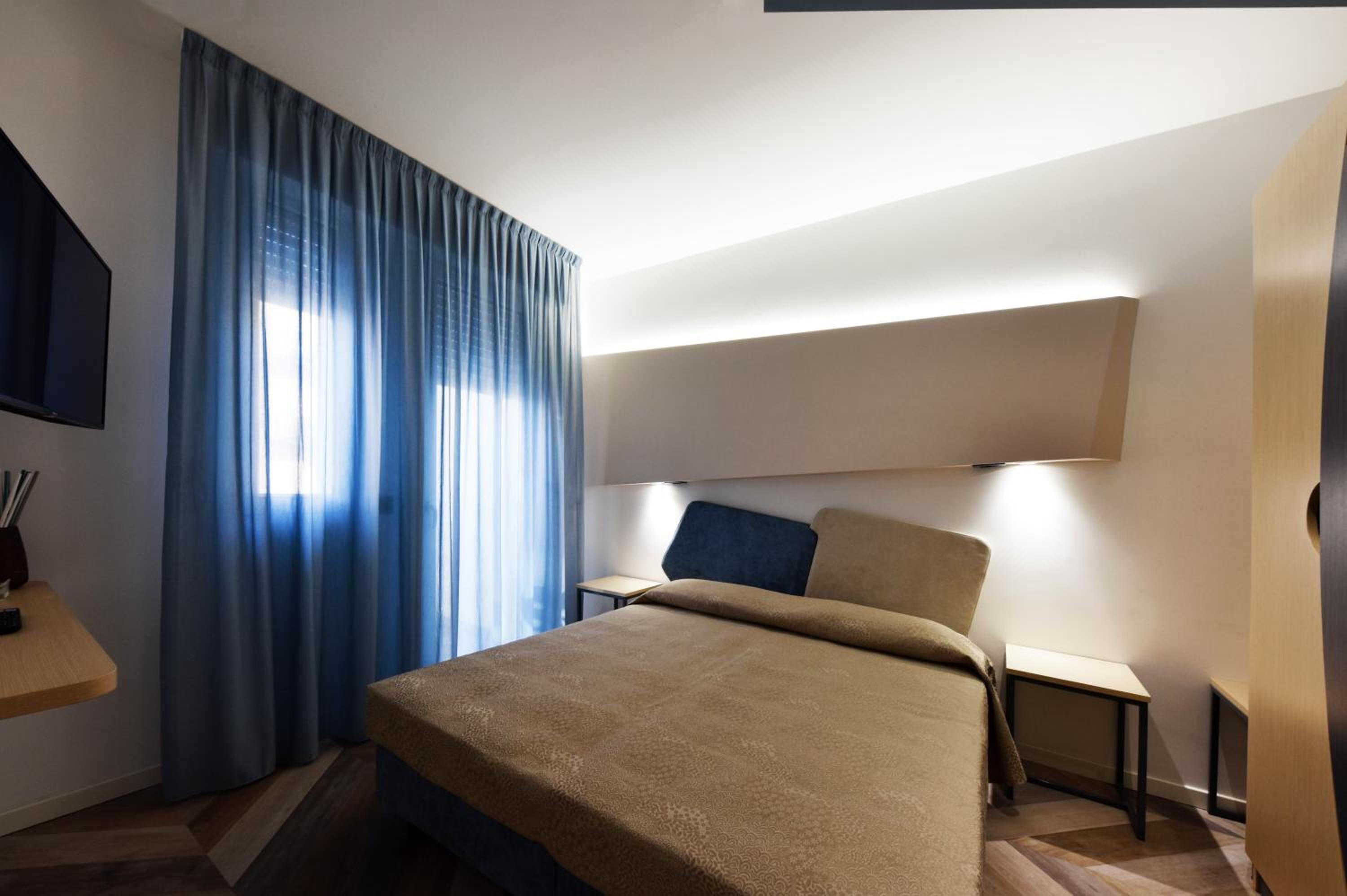Superior Double or Twin Room - Photo 19