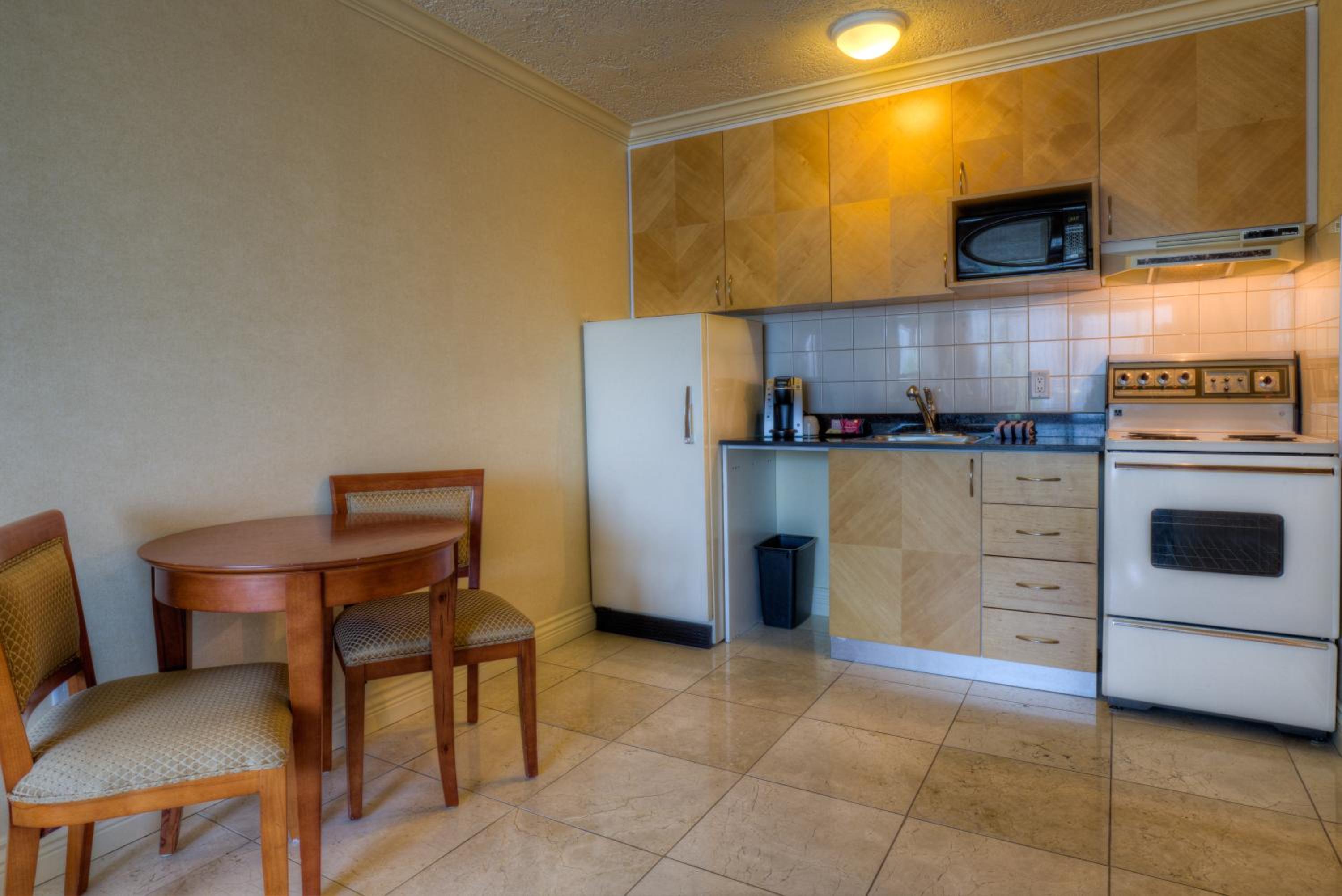 One-Bedroom Suite with Ocean View - Not Pet Friendly photo 3