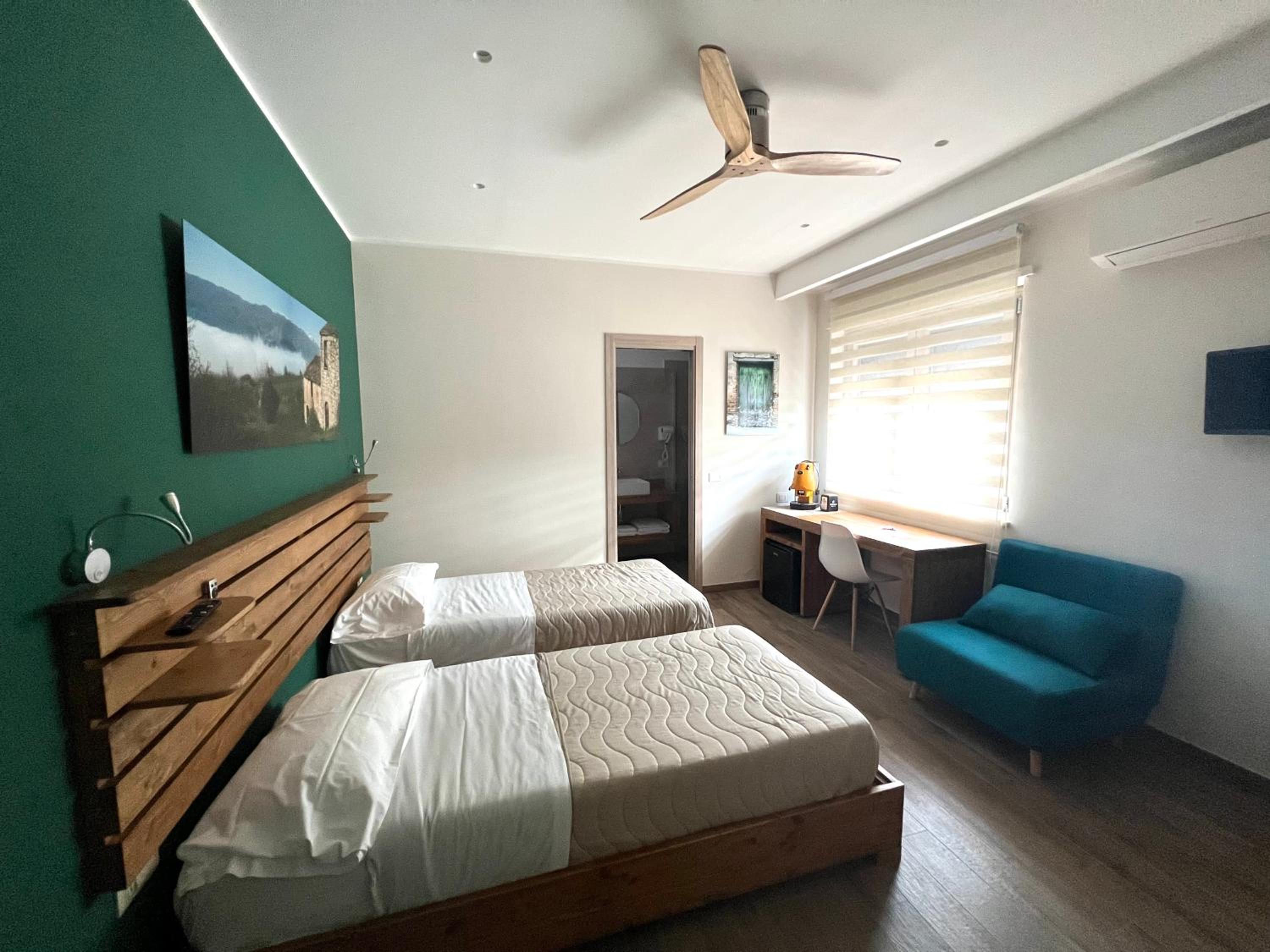 Double or Twin Room with Private Bathroom photo 2