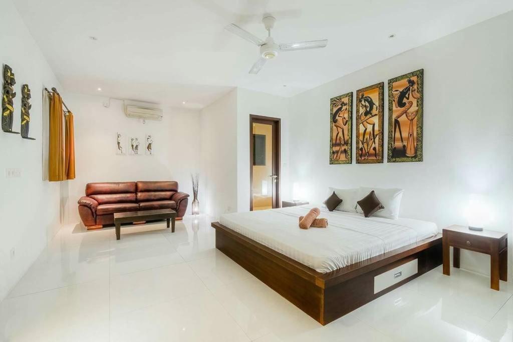 Three-Bedroom Villa - Photo 8