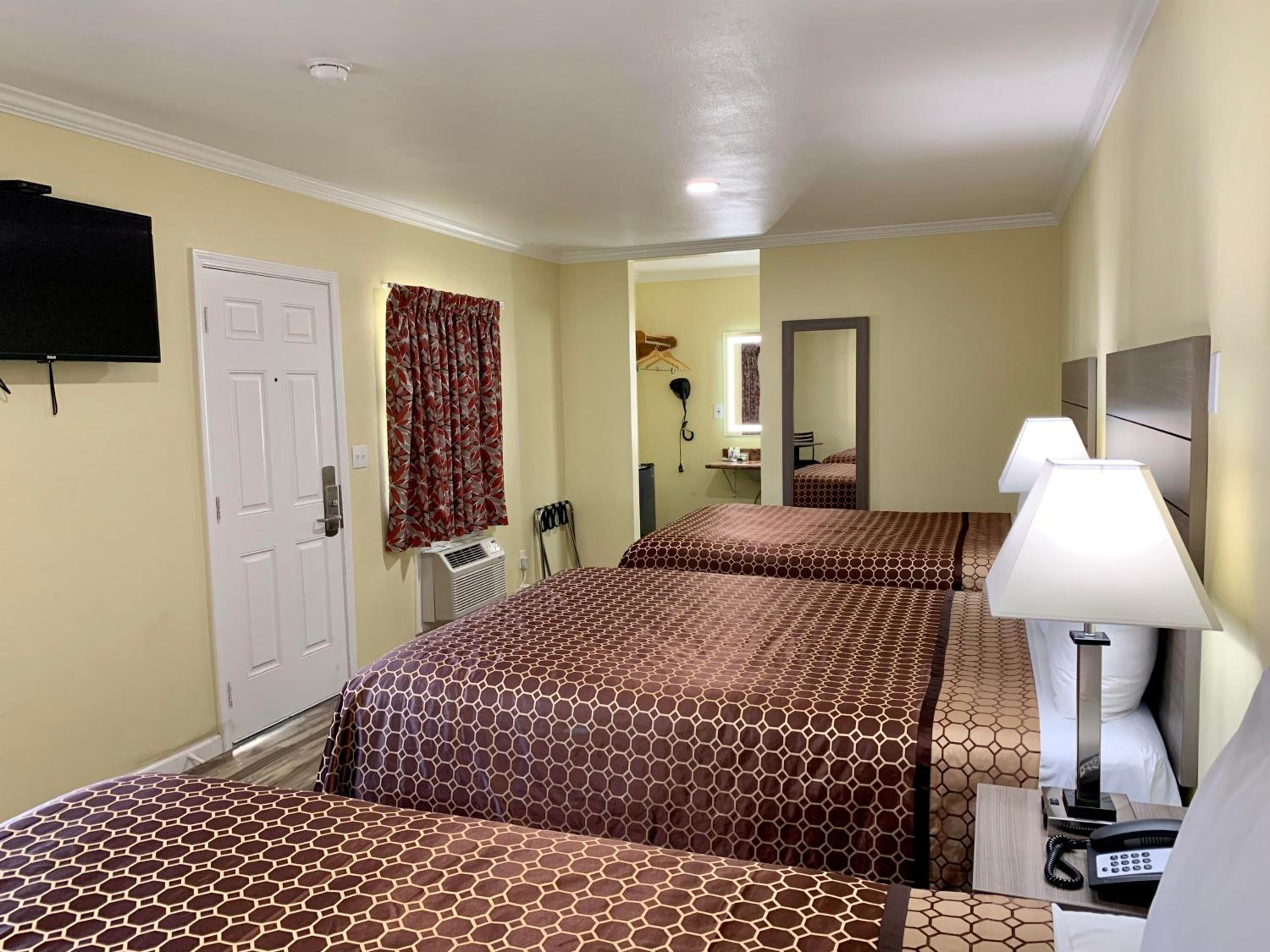 Standard Triple Room - Photo 1