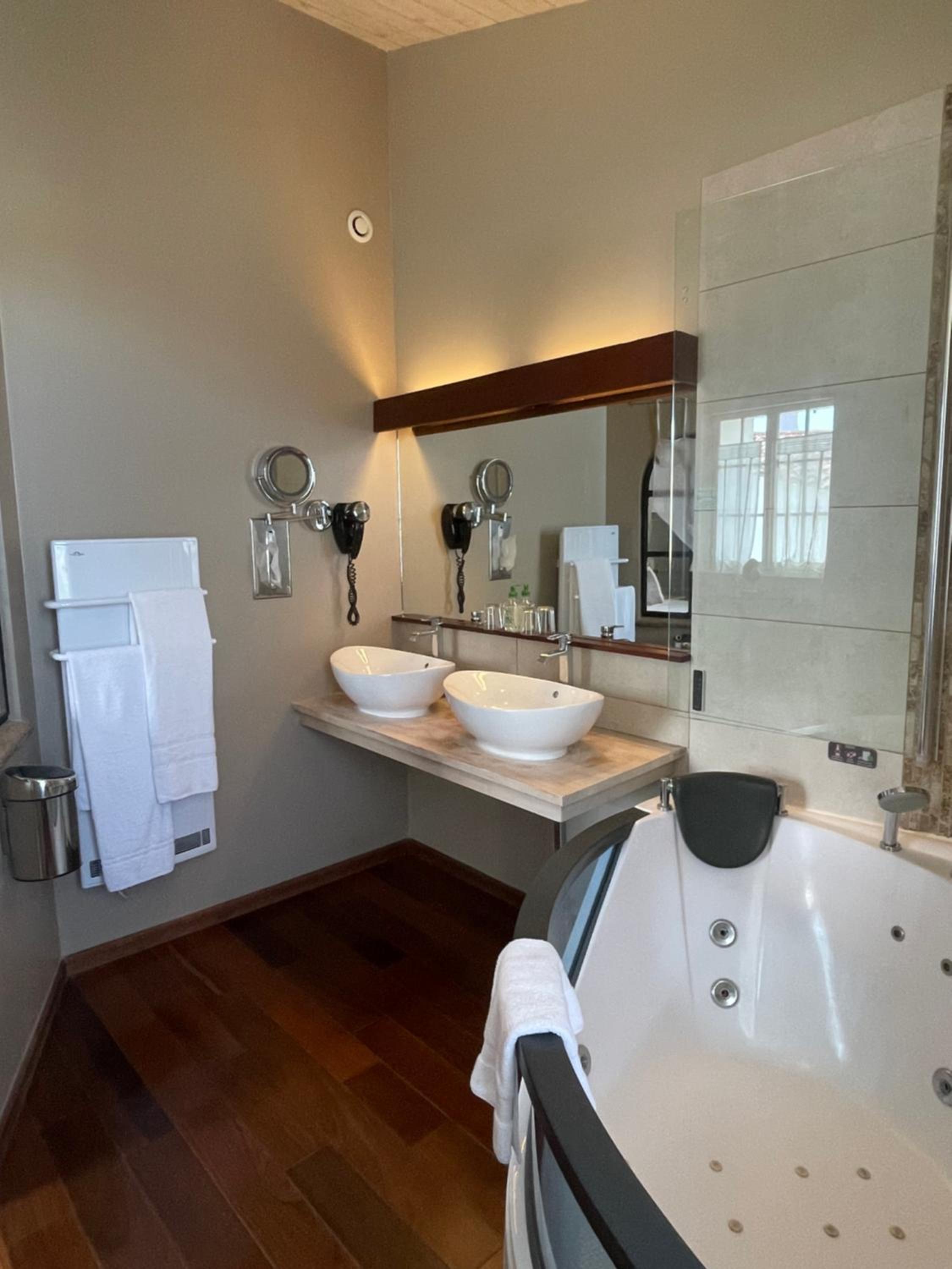 Suite With Spa Bath photo 3