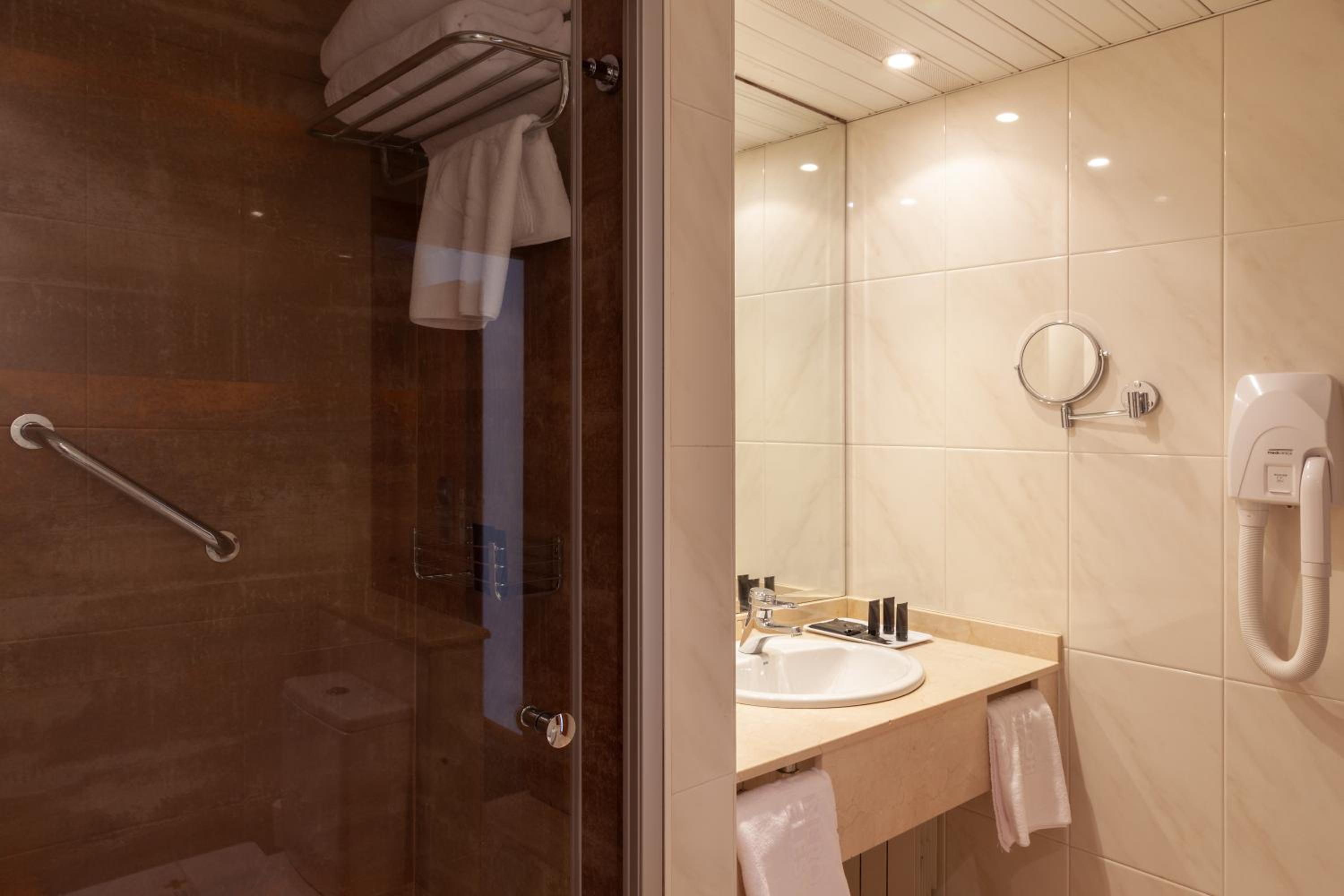 Double or Twin Room photo 3