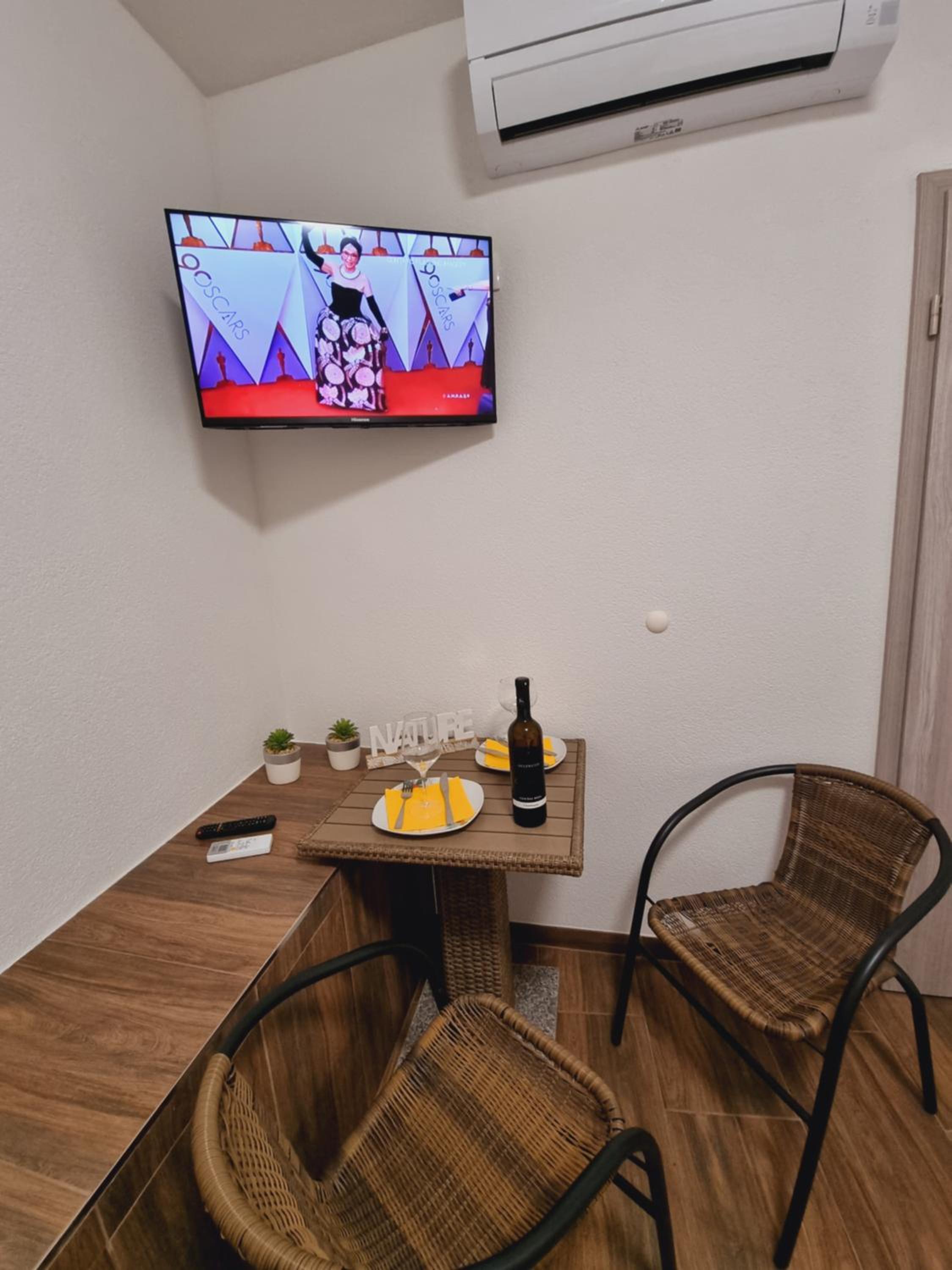 Large Double Room - Photo 5