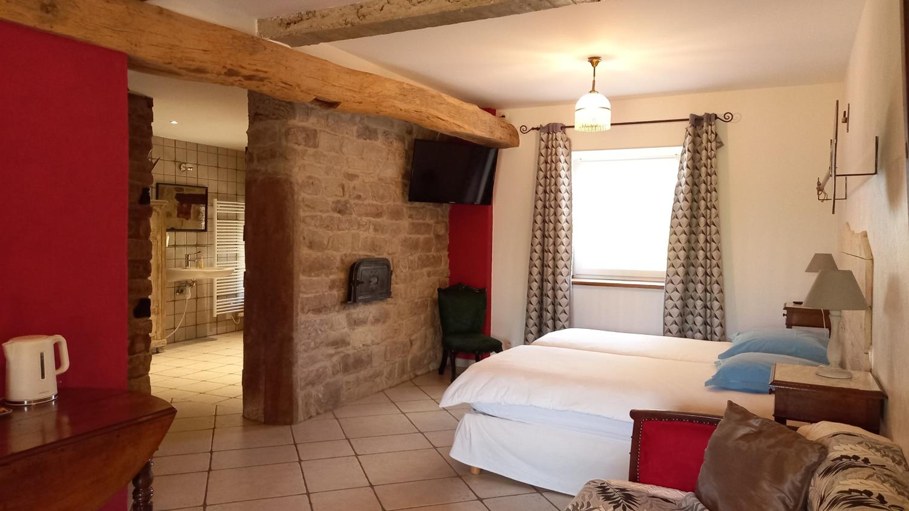 Double Room with Private Bathroom - Photo 2