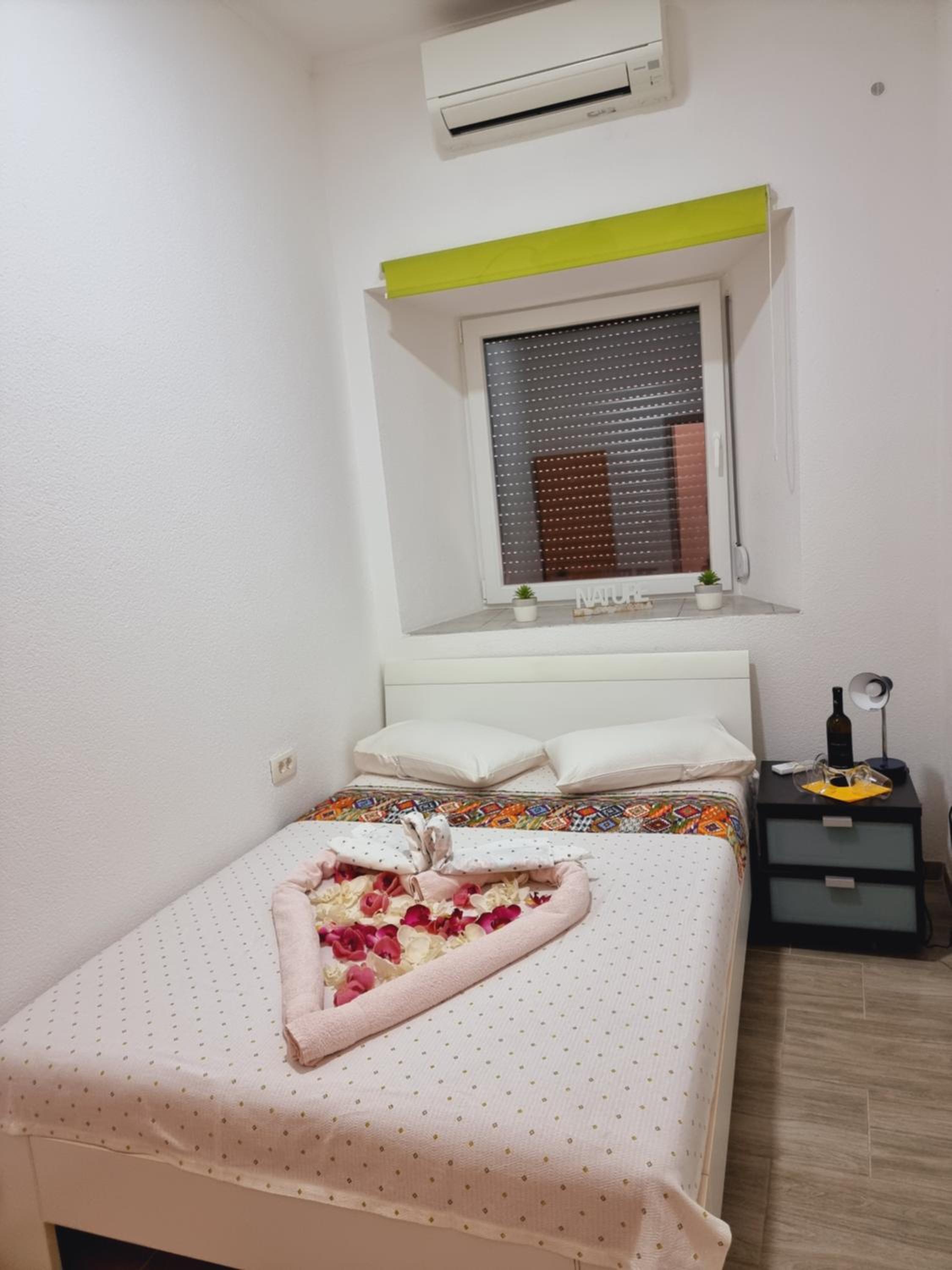 Budget Double Room - Photo 3