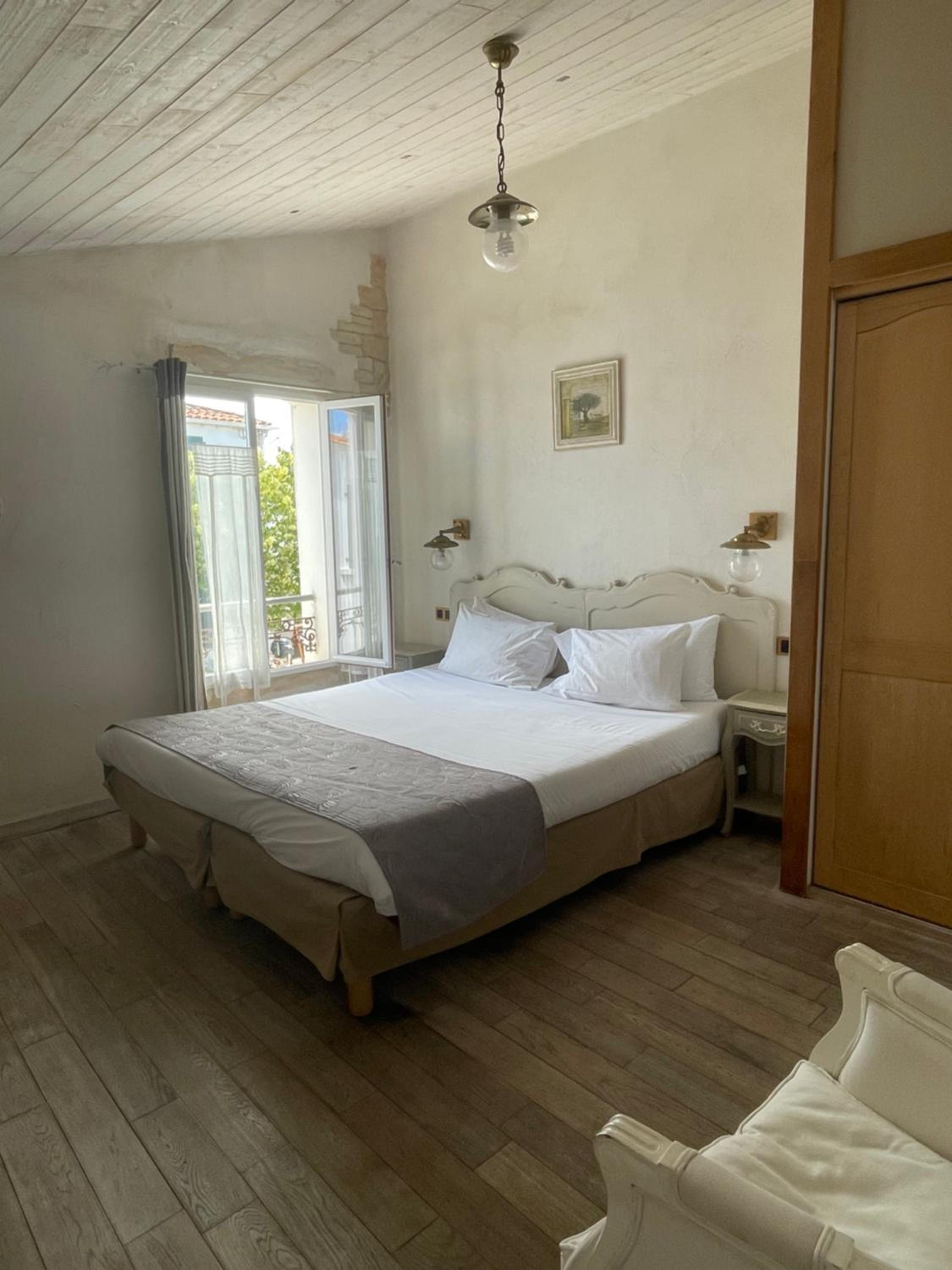 Large Double Room photo 2