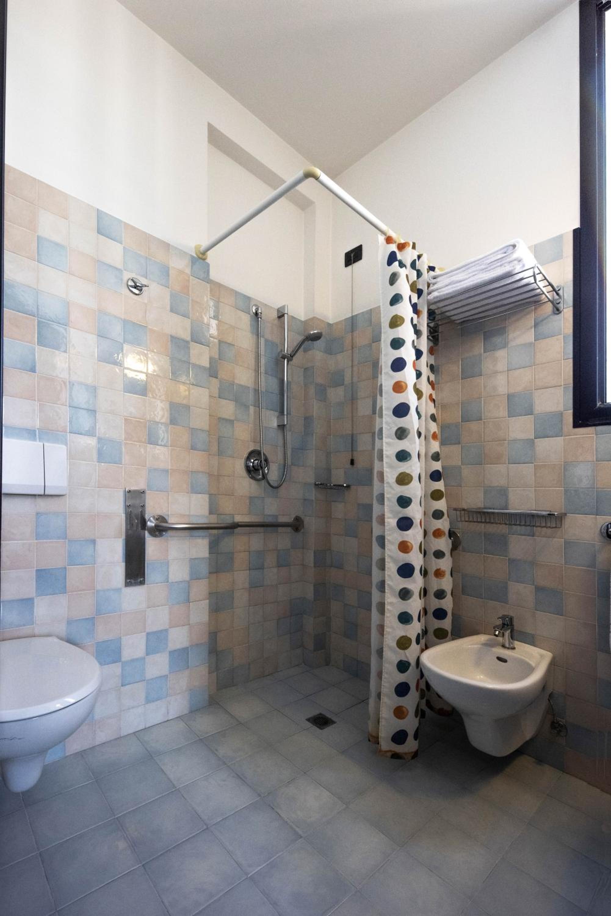 Double or Twin Room - Disability Access - Photo 11