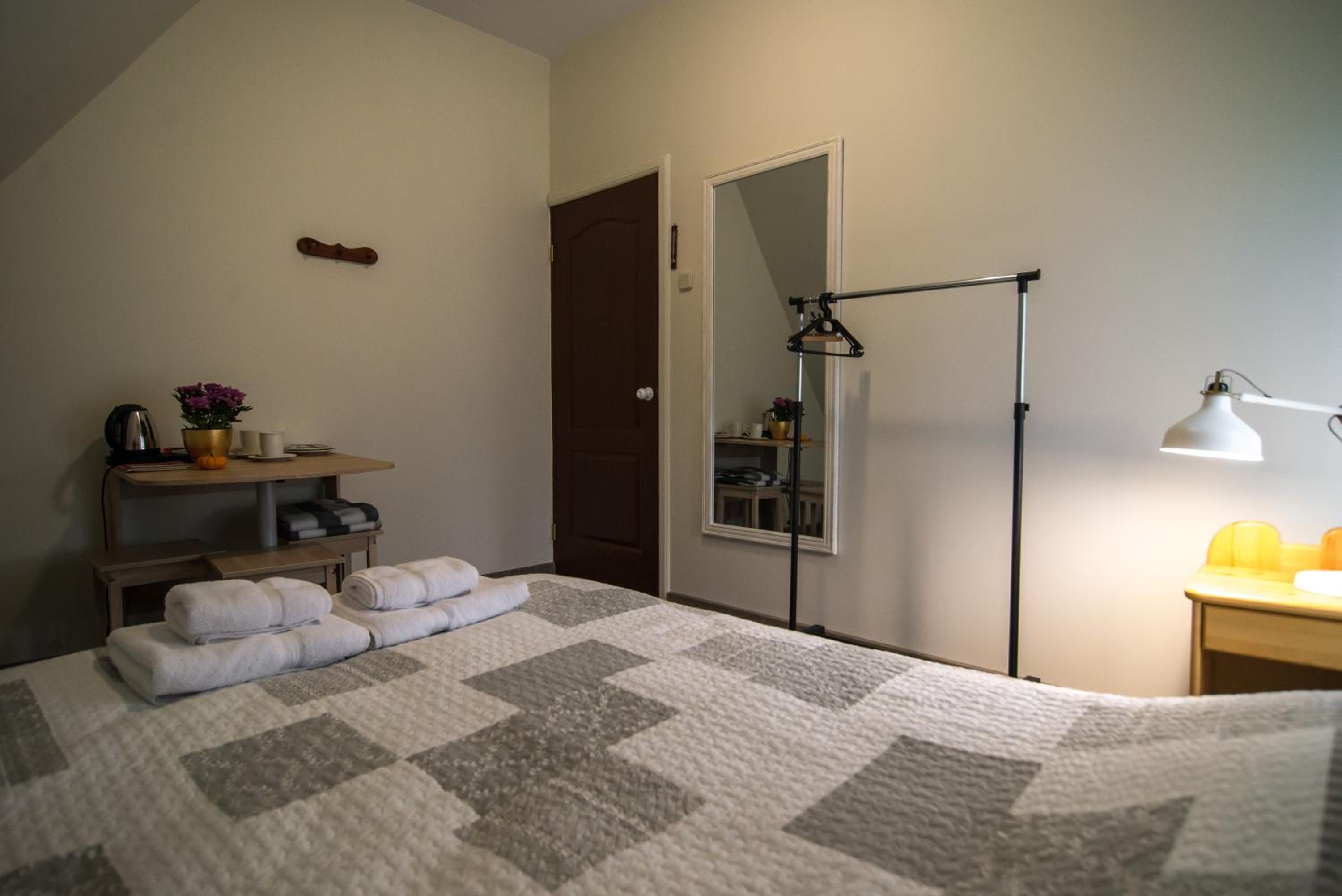 Budget Double Room - Photo 4
