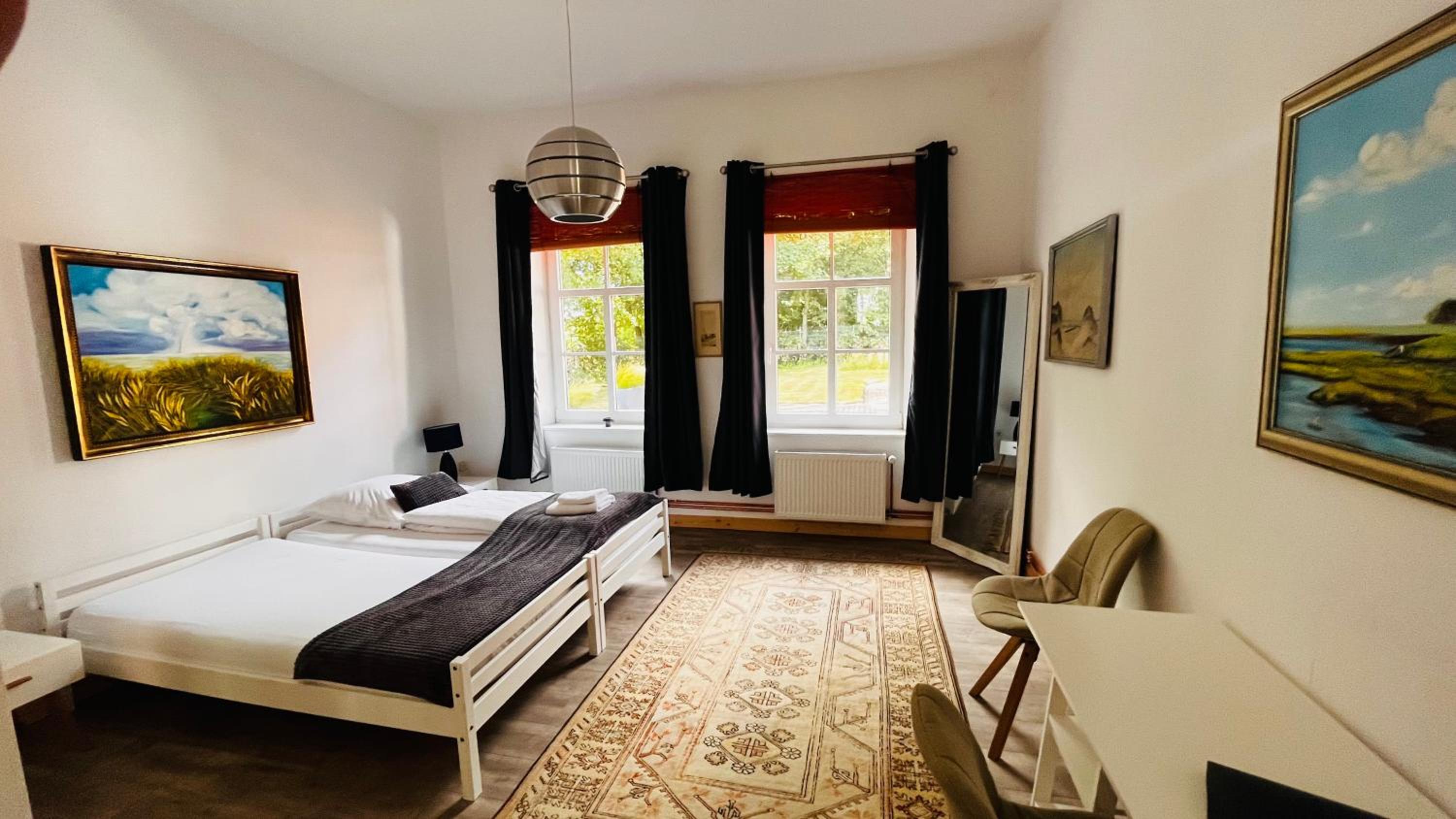Deluxe Double or Twin Room with Shared Bathroom photo 1