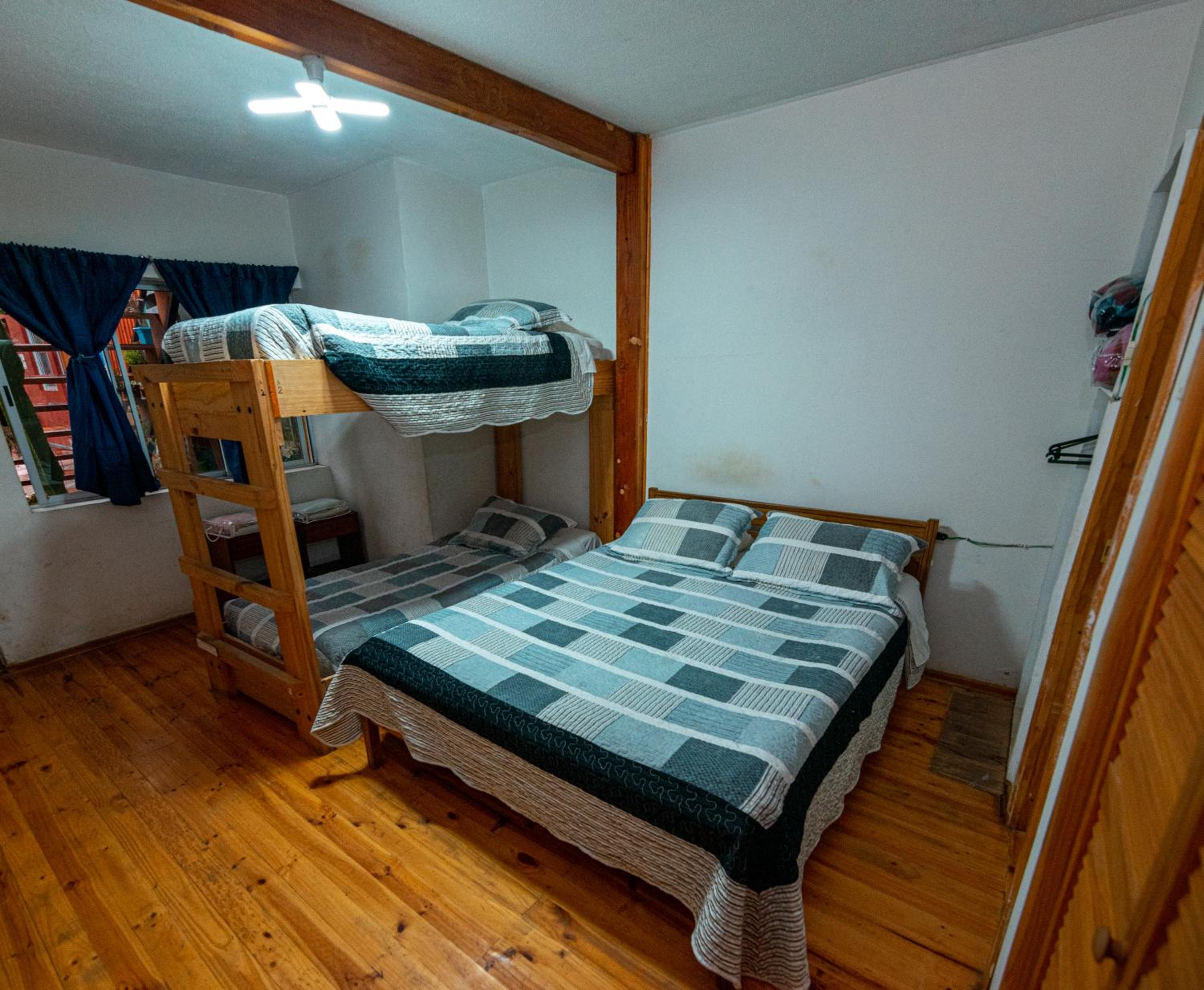 Quadruple Room with Private Bathroom photo 1