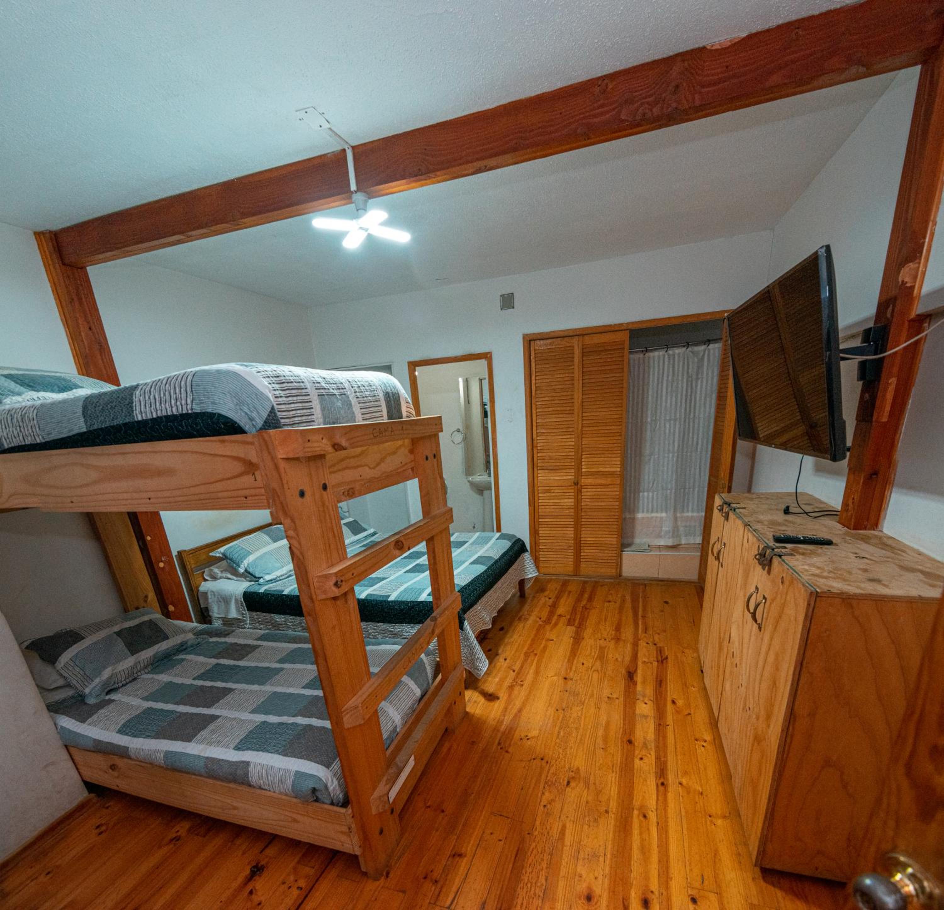 Quadruple Room with Private Bathroom photo 2