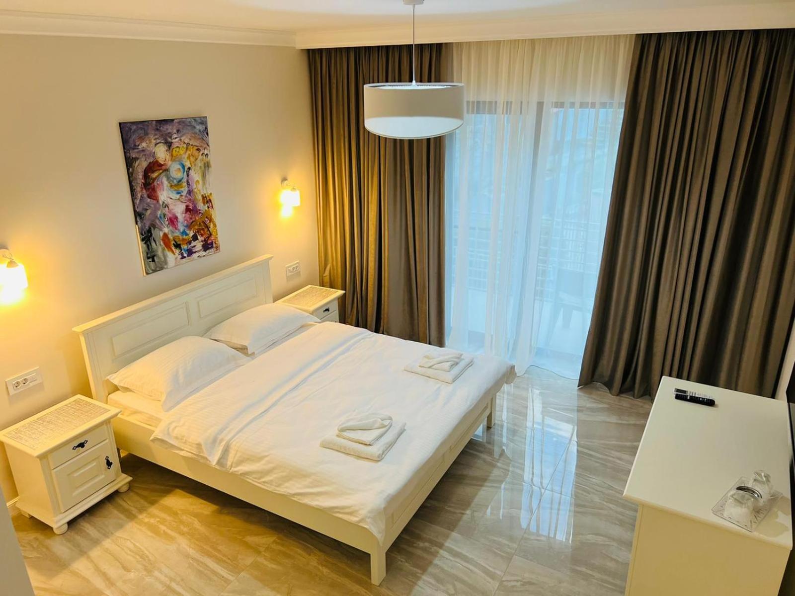 Double Room with Mountain View - Photo 1