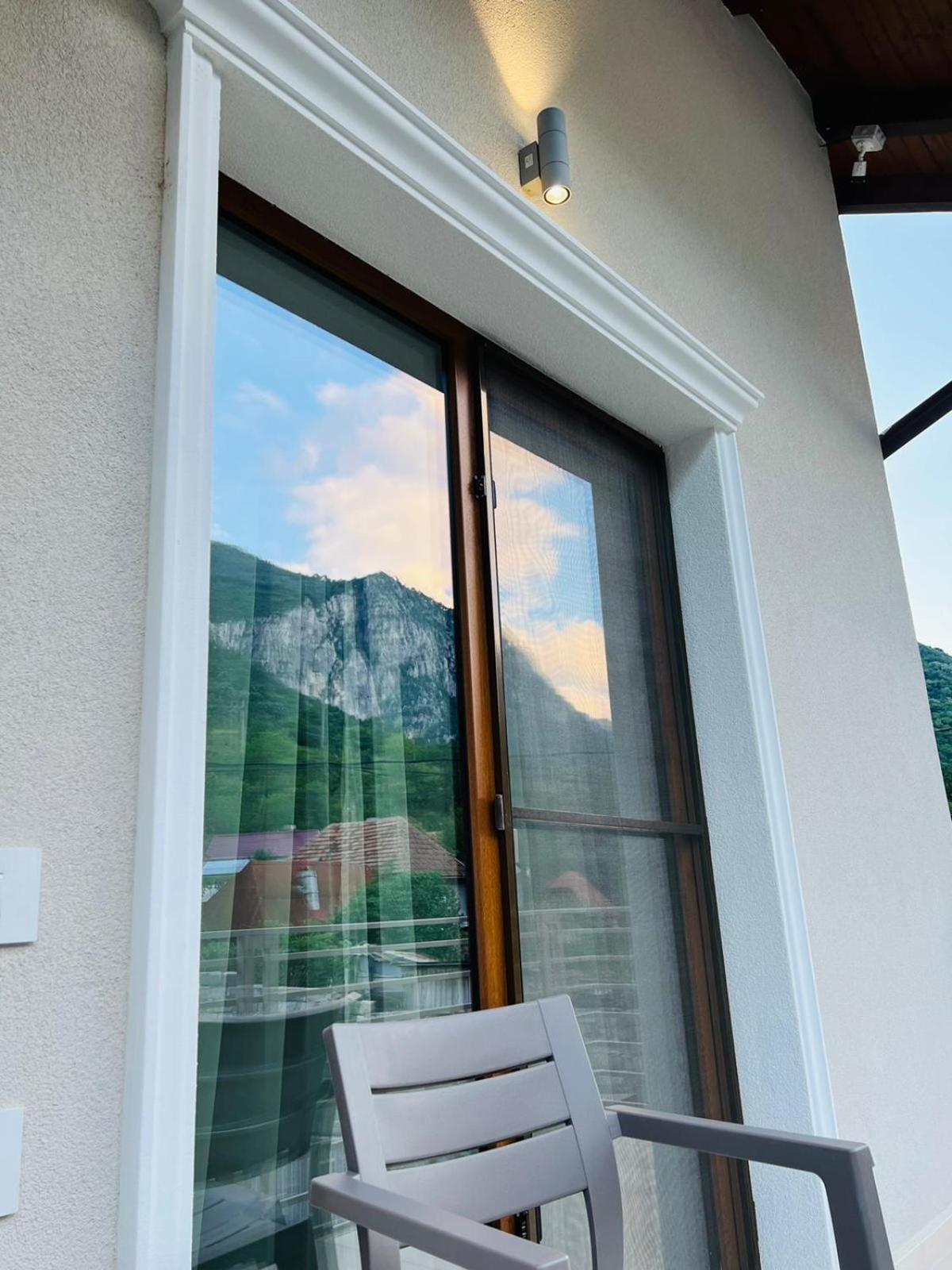 Double Room with Mountain View - Photo 5