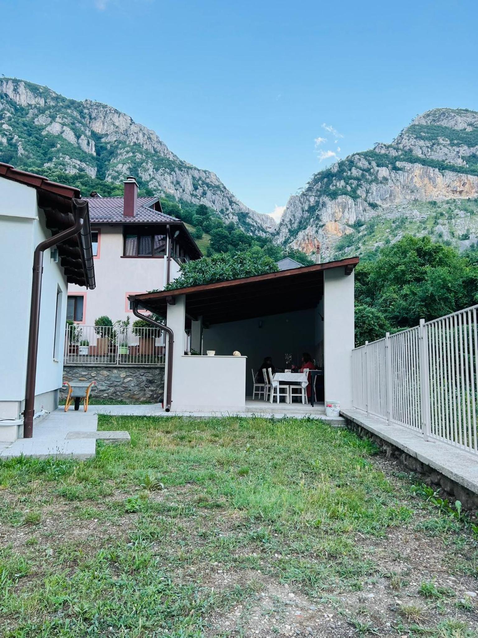 Double Room with Mountain View - Photo 16