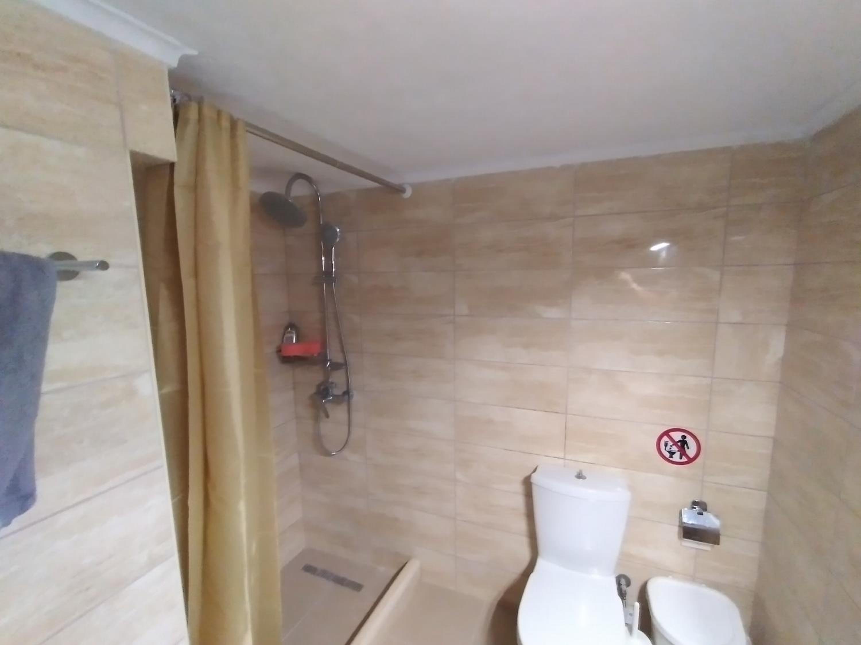 Two-Bedroom House - Photo 34
