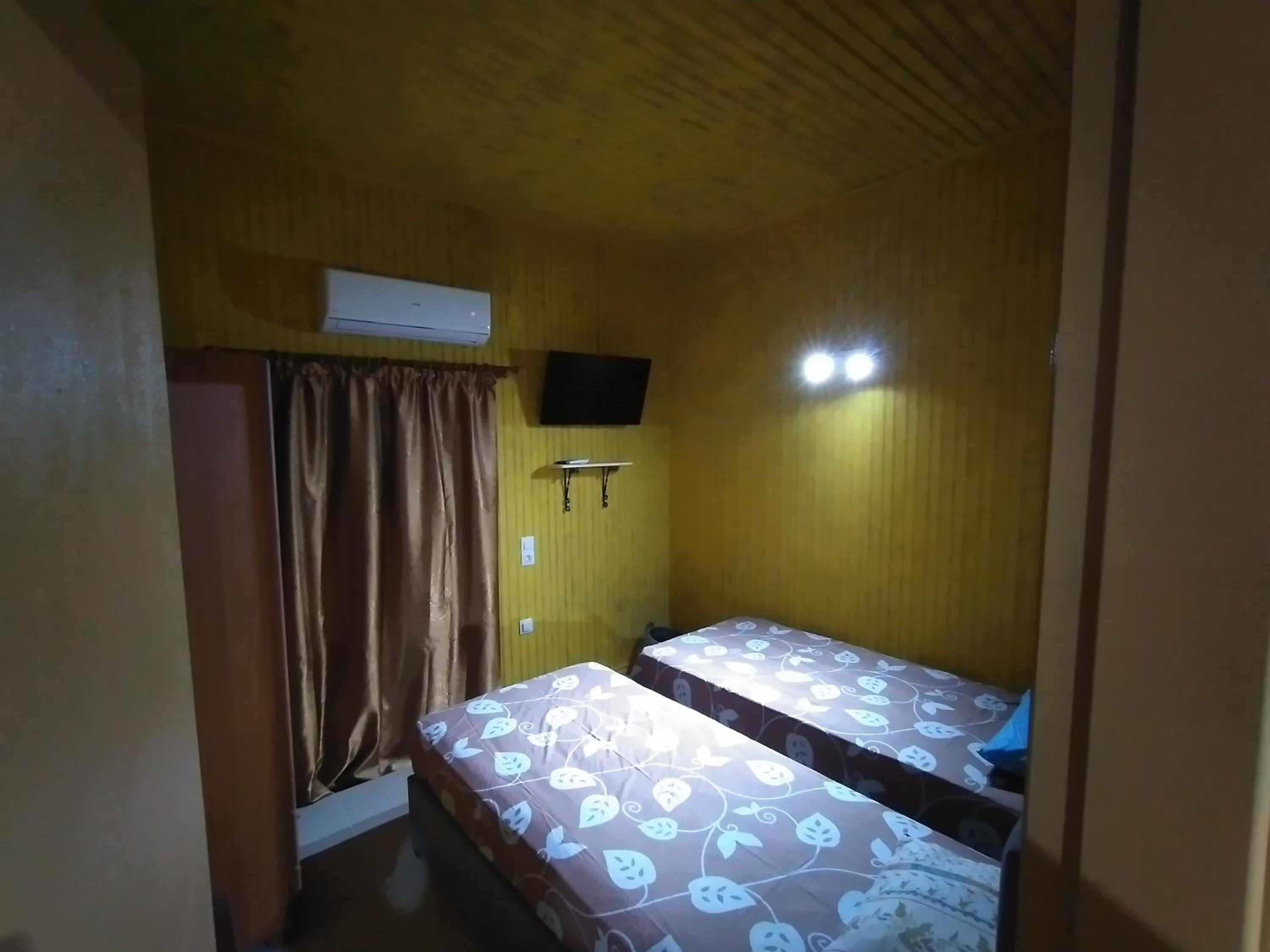 Two-Bedroom House - Photo 2