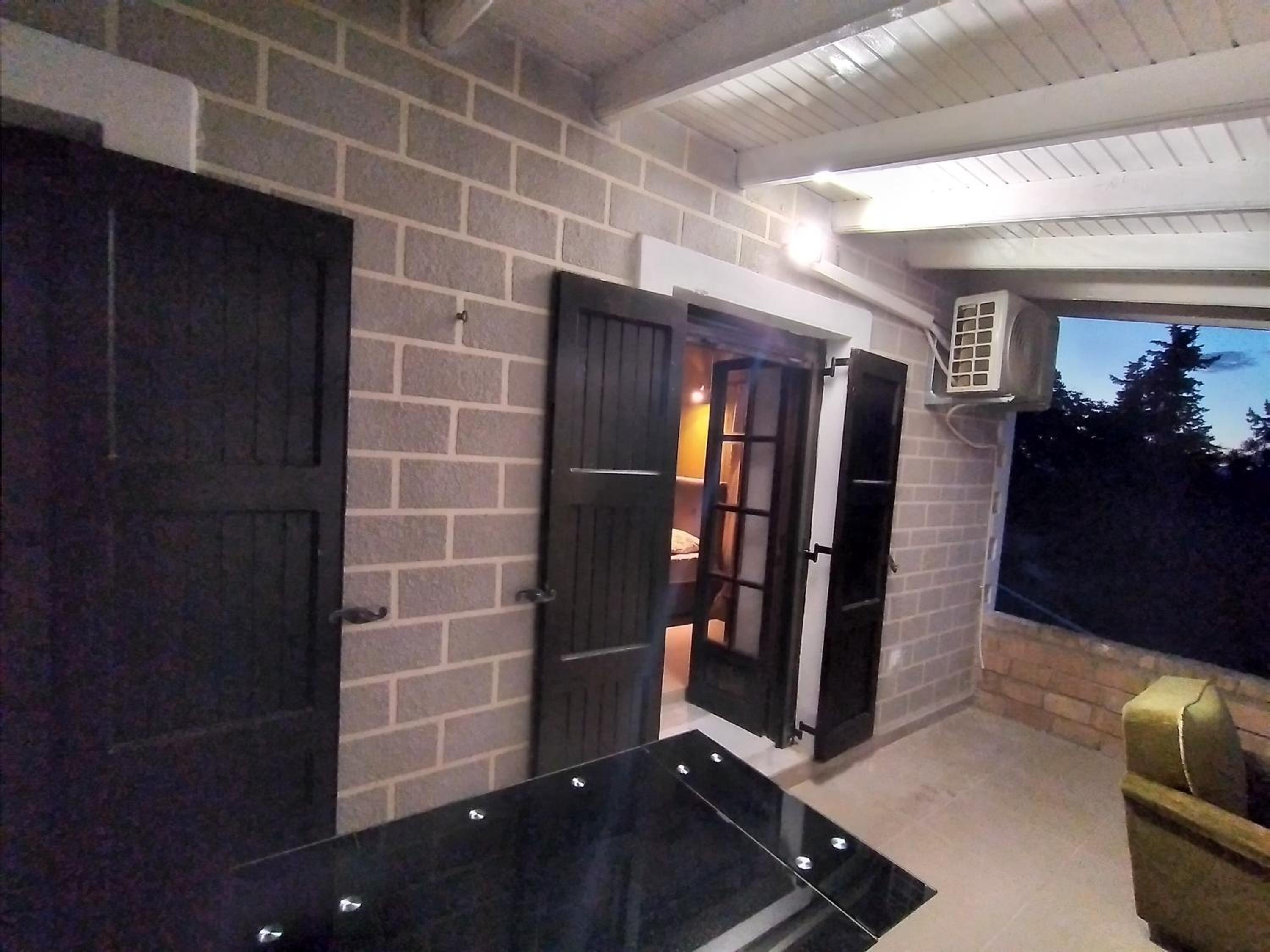 Two-Bedroom House - Photo 4