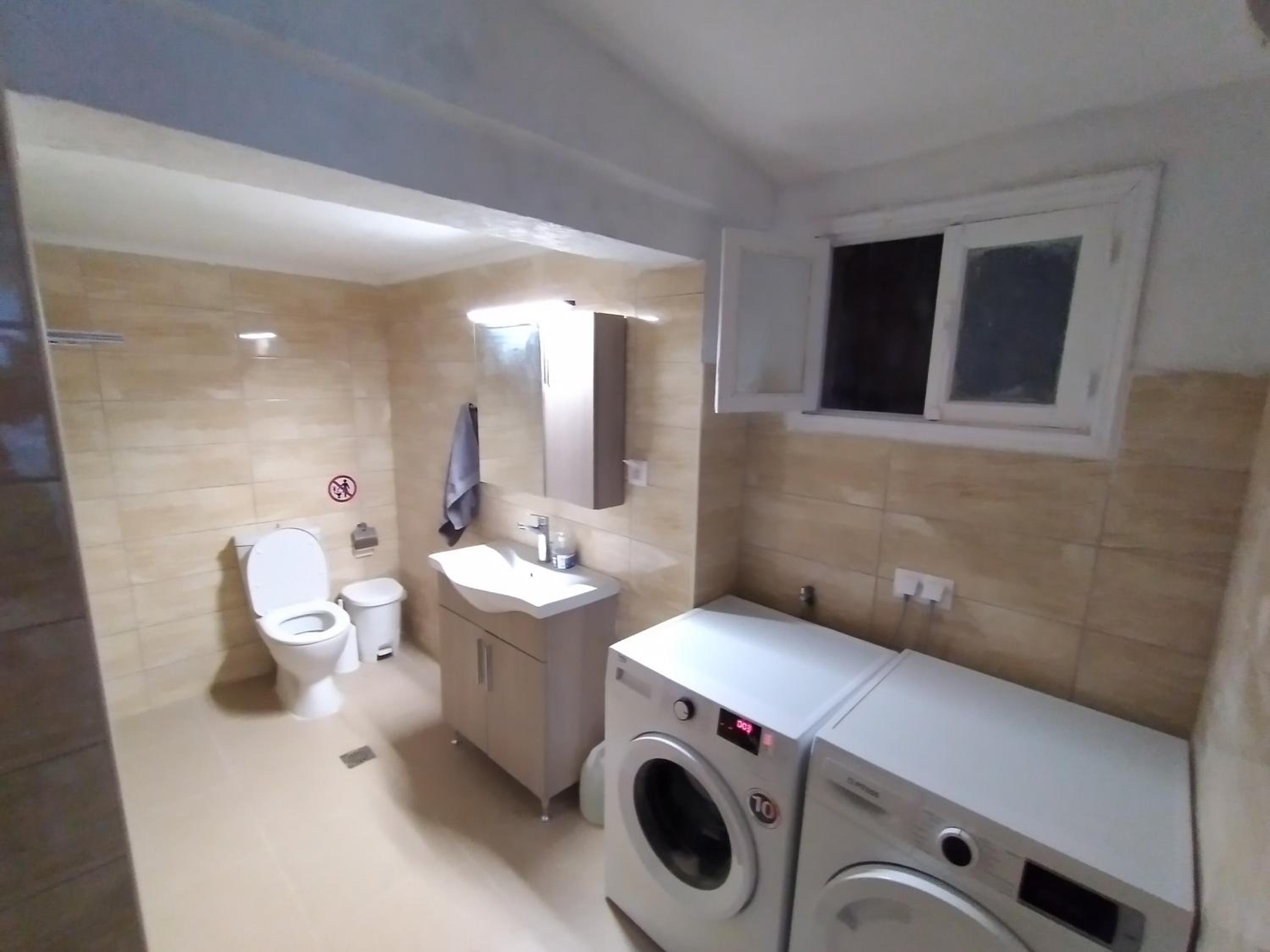 Two-Bedroom House - Photo 10